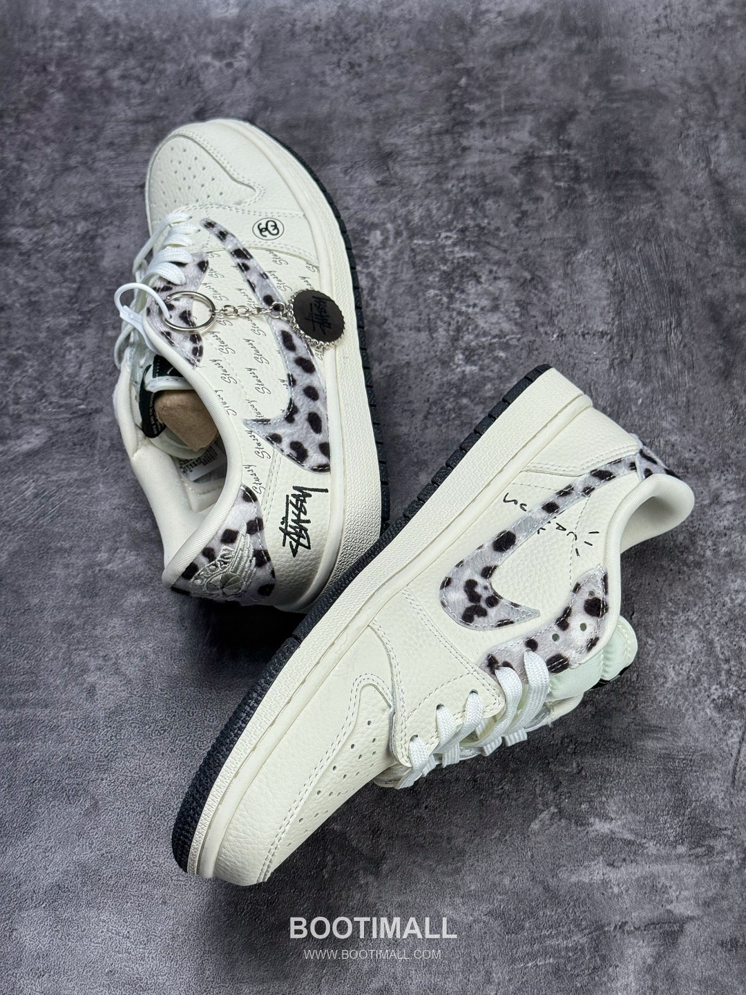 Nike Air Jordan 1 Low OG Leather Low Sneakers 나이키 에어 조던 1 로우 OG 레더 로우 스니커즈

--- 3
