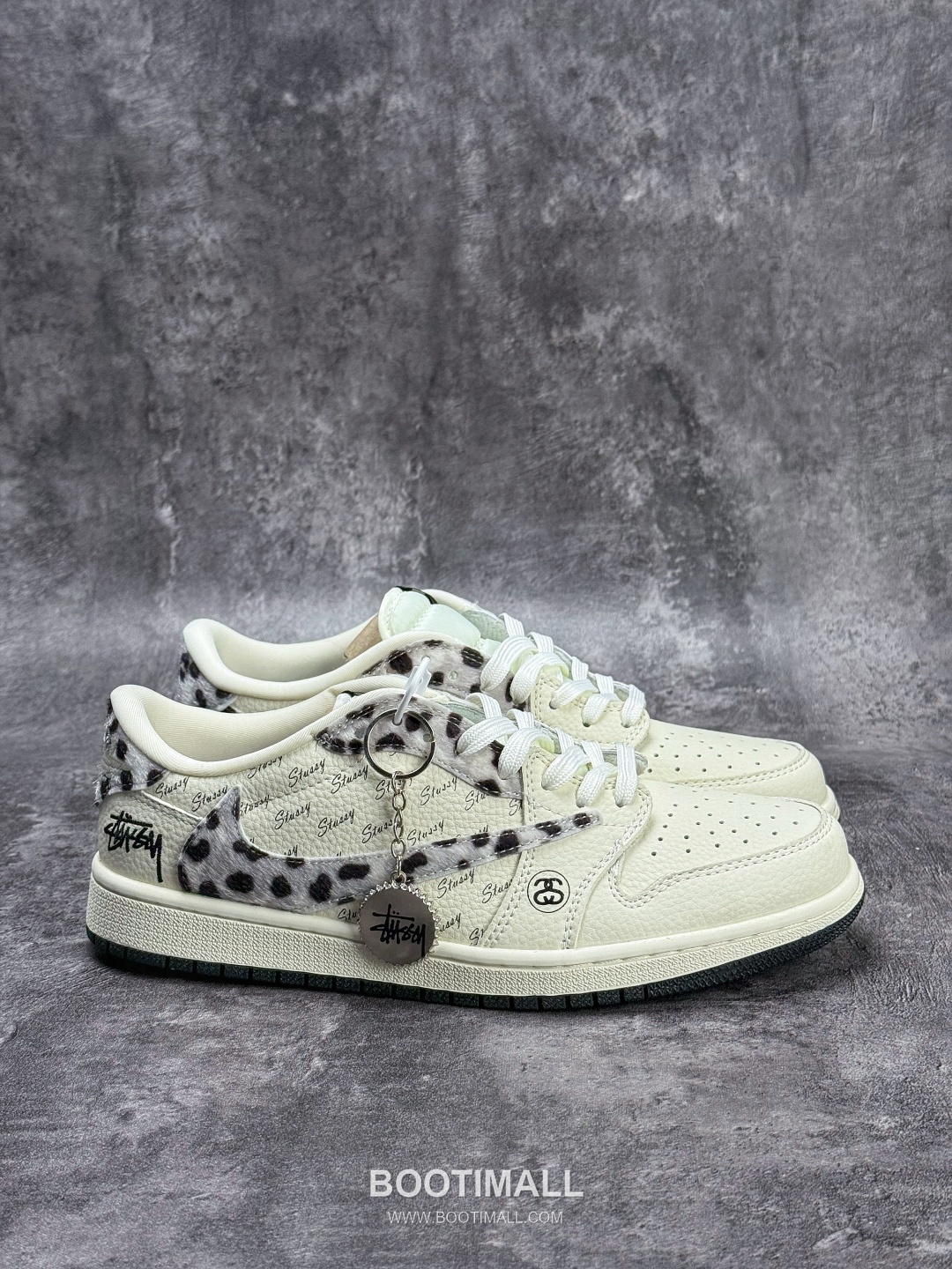 Nike Air Jordan 1 Low OG Leather Low Sneakers 나이키 에어 조던 1 로우 OG 레더 로우 스니커즈

--- 5