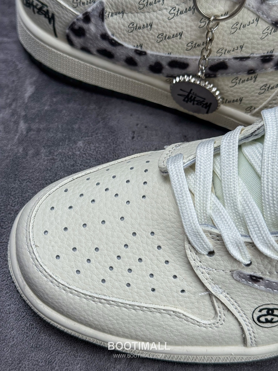 Nike Air Jordan 1 Low OG Leather Low Sneakers 나이키 에어 조던 1 로우 OG 레더 로우 스니커즈

--- 8