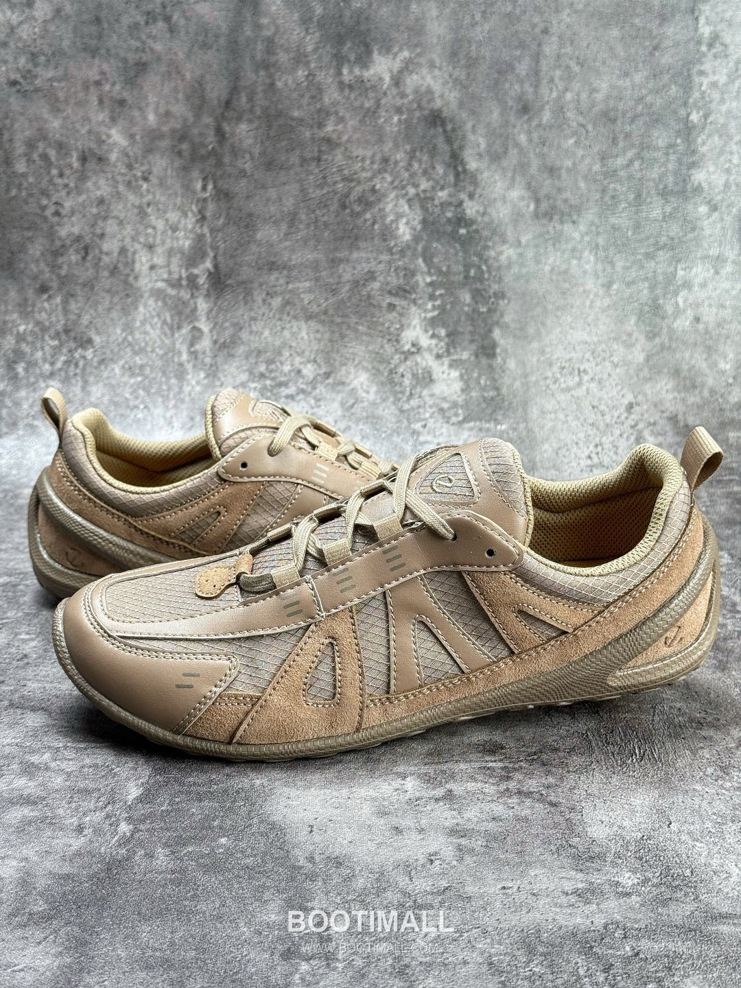 Ecco Biom Lite W Mesh Leather Low Sneakers 에코 바이옴 라이트 W 메쉬 레더 로우 스니커즈

--- 1