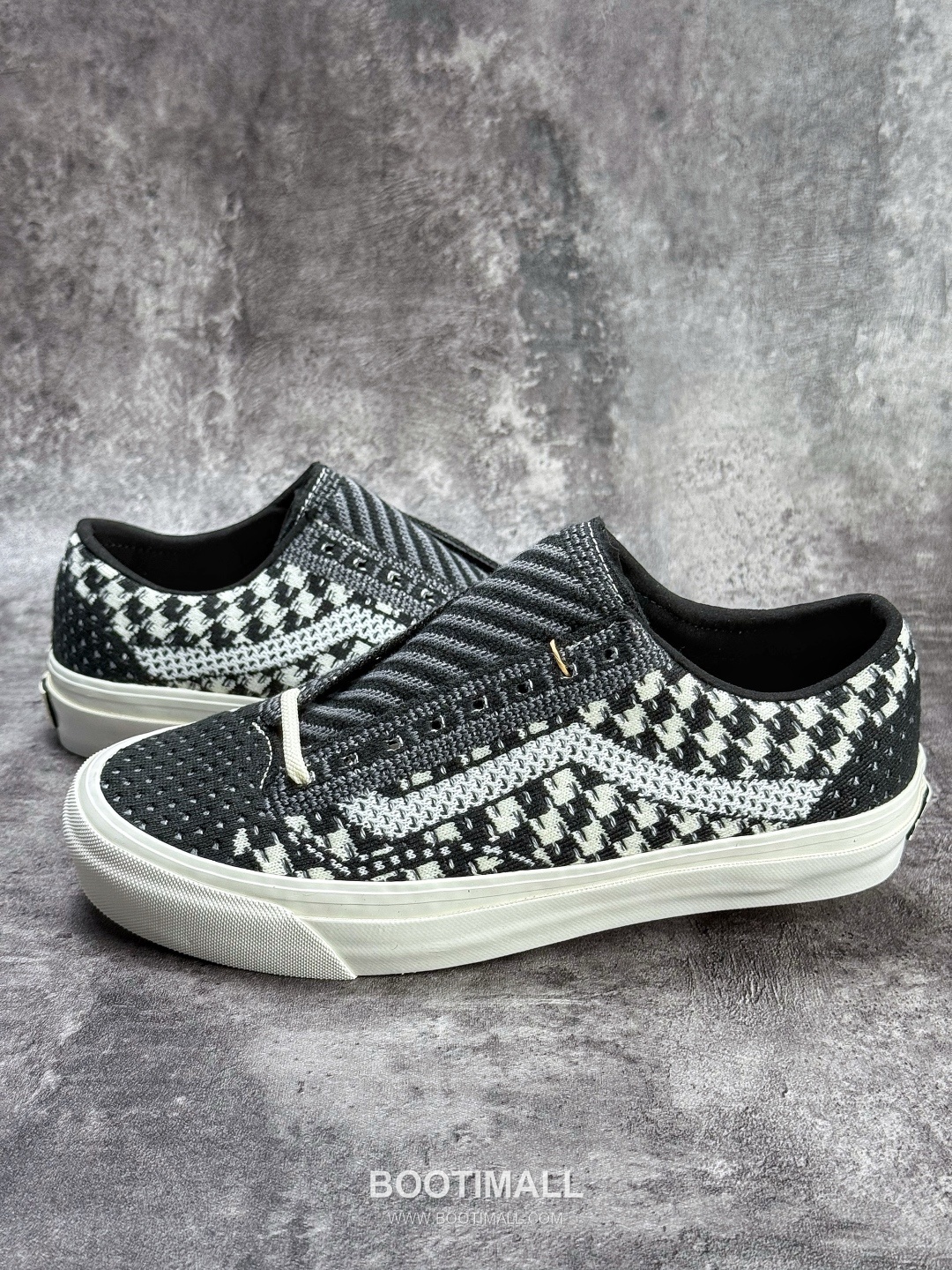 Vans OTW Old Skool 36 Knit Mesh Low Sneakers 반스 OTW 올드스쿨 36 니트 메쉬 로우 스니커즈

--- 1