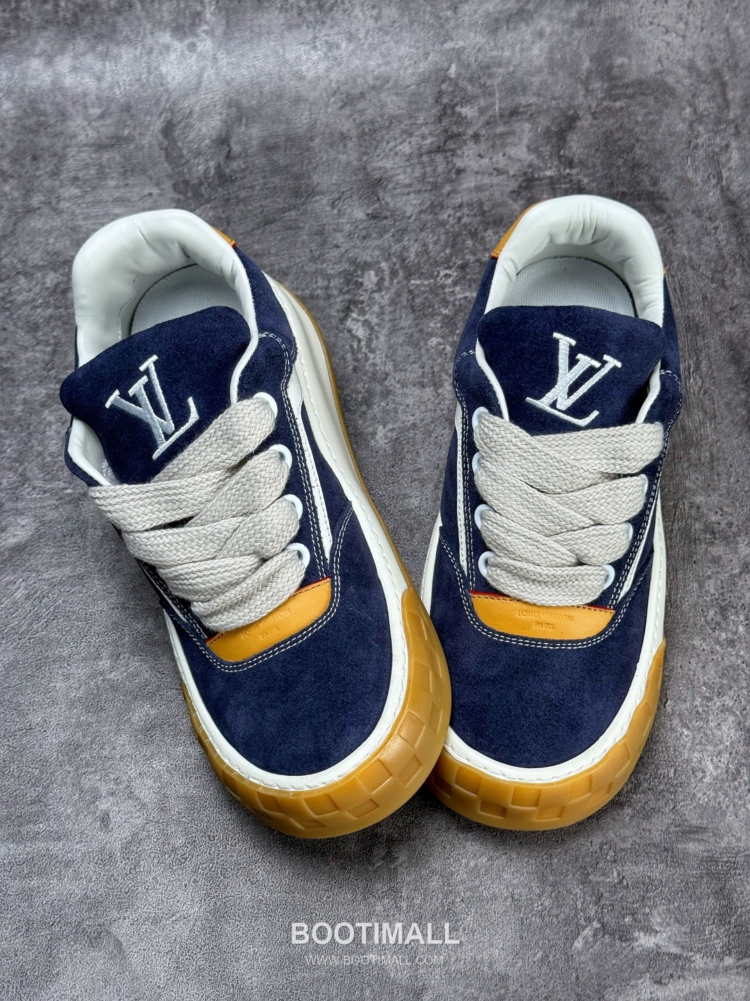 Louis Vuitton Tilted Monogram Denim Low Sneakers 루이비통 틸티드 모노그램 데님 로우 스니커즈

--- 2