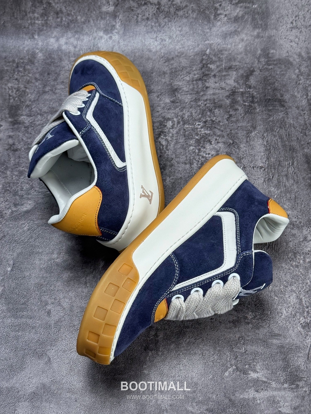 Louis Vuitton Tilted Monogram Denim Low Sneakers 루이비통 틸티드 모노그램 데님 로우 스니커즈

--- 3