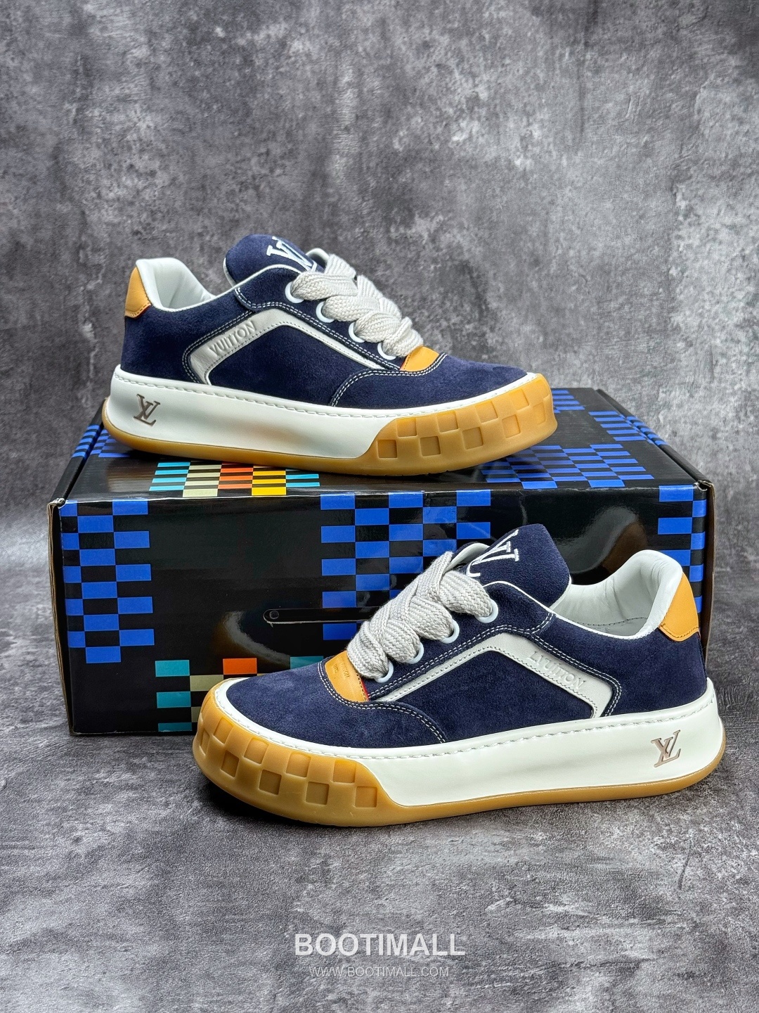 Louis Vuitton Tilted Monogram Denim Low Sneakers 루이비통 틸티드 모노그램 데님 로우 스니커즈

--- 4