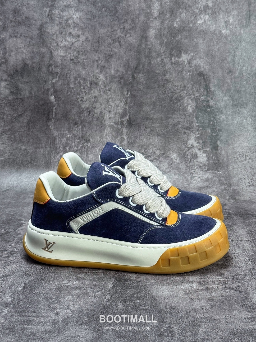 Louis Vuitton Tilted Monogram Denim Low Sneakers 루이비통 틸티드 모노그램 데님 로우 스니커즈

--- 5