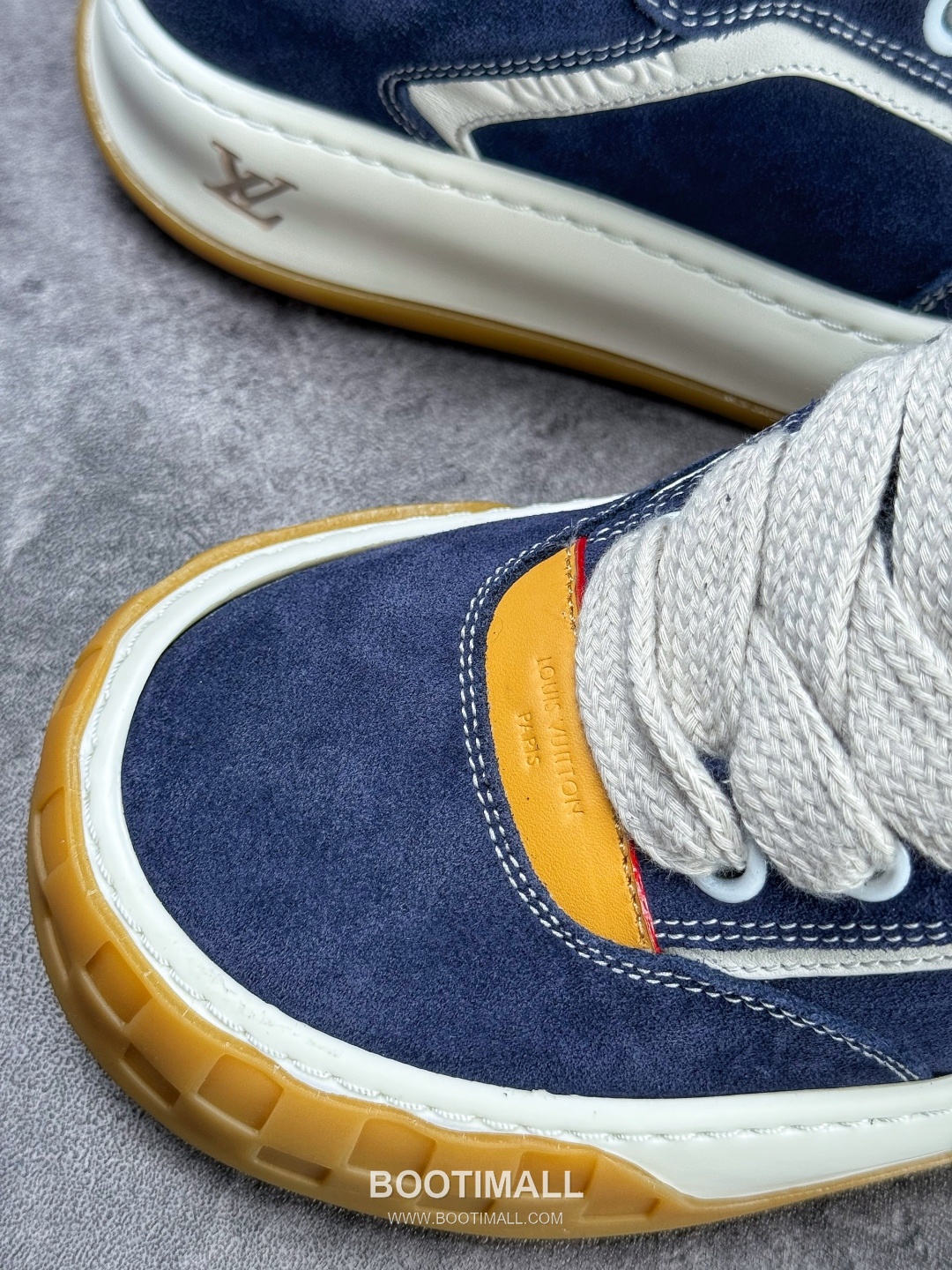 Louis Vuitton Tilted Monogram Denim Low Sneakers 루이비통 틸티드 모노그램 데님 로우 스니커즈

--- 8