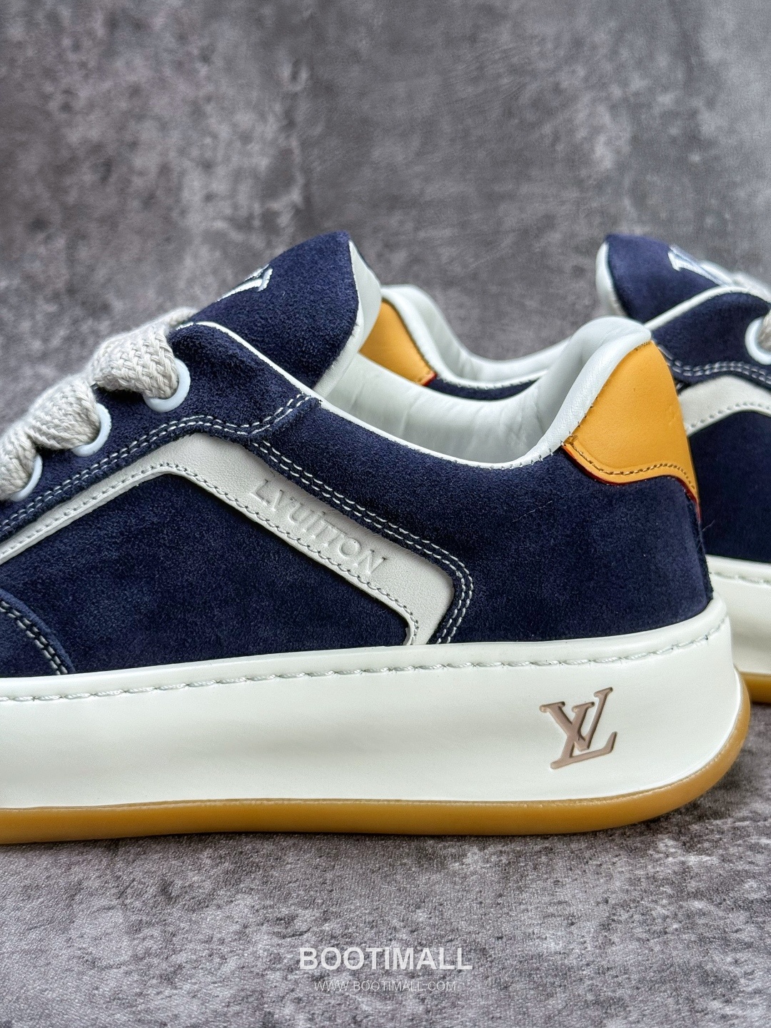 Louis Vuitton Tilted Monogram Denim Low Sneakers 루이비통 틸티드 모노그램 데님 로우 스니커즈

--- 9