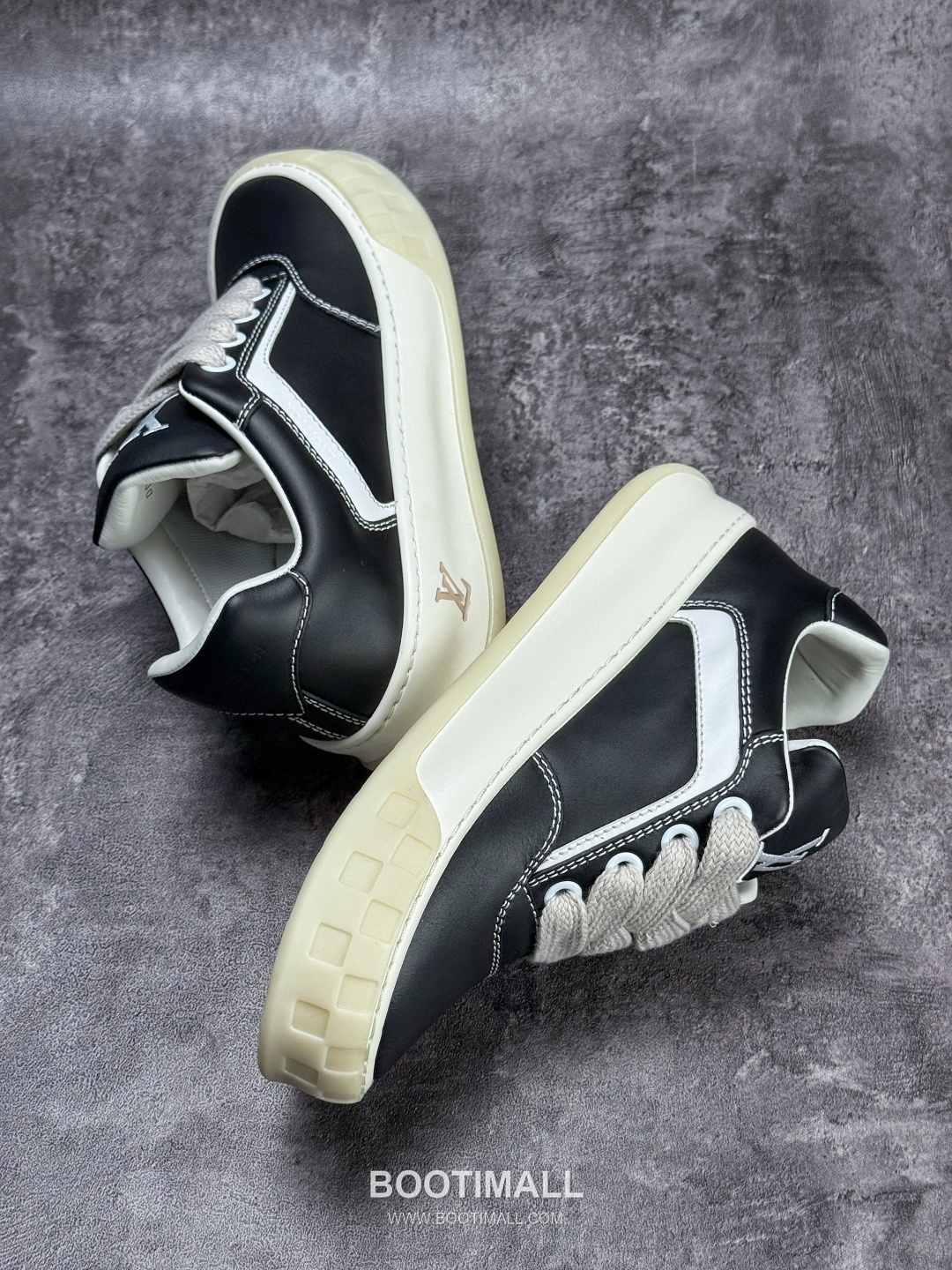 Louis Vuitton Tilted Monogram Denim Low Sneakers 루이비통 틸티드 모노그램 데님 로우 스니커즈

--- 3