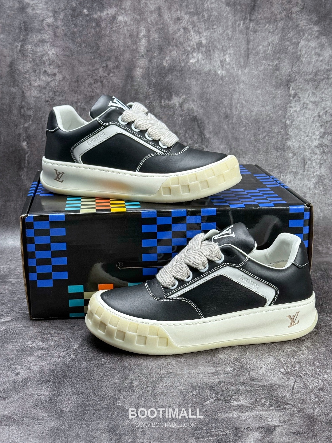 Louis Vuitton Tilted Monogram Denim Low Sneakers 루이비통 틸티드 모노그램 데님 로우 스니커즈

--- 4