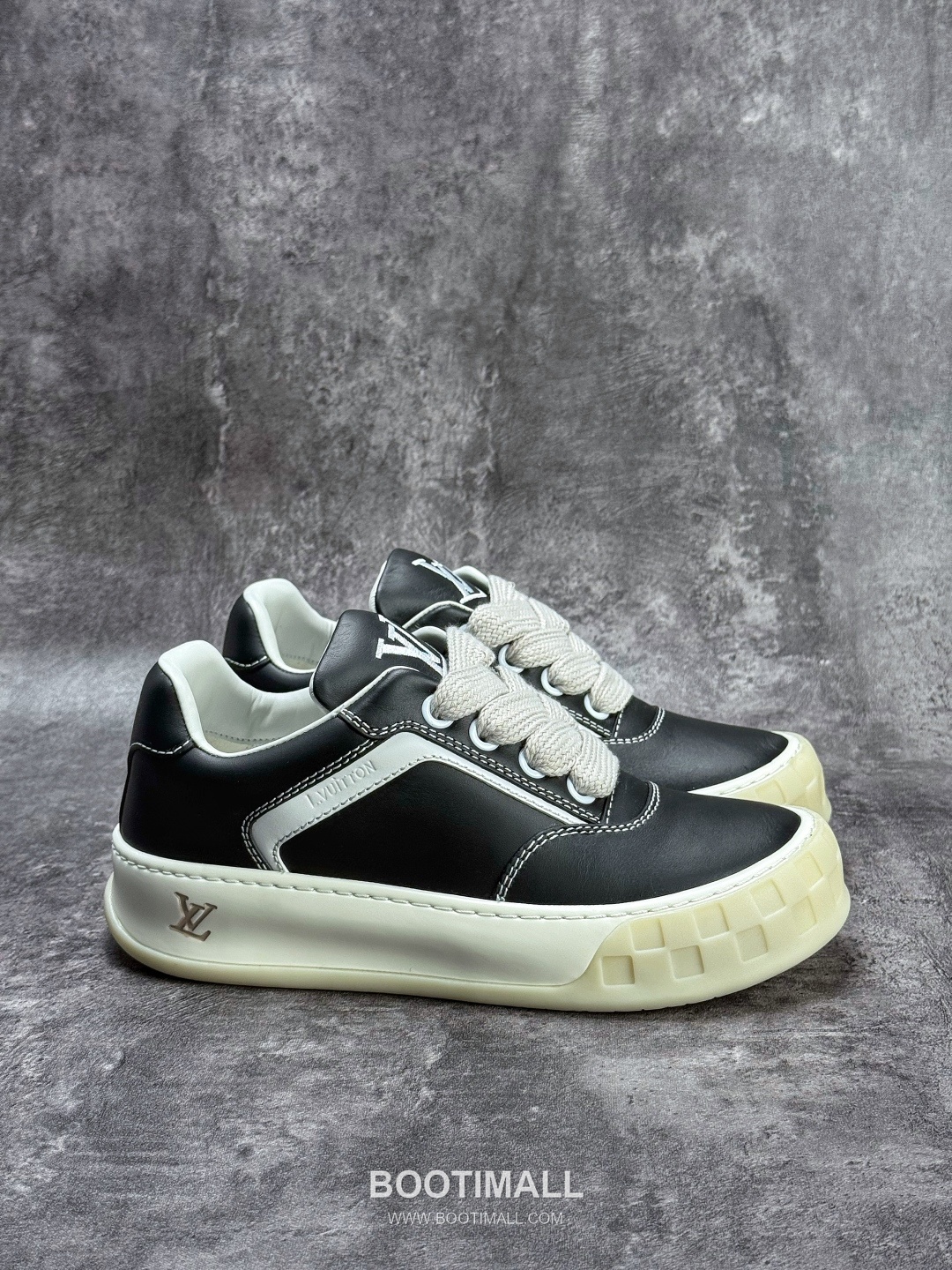 Louis Vuitton Tilted Monogram Denim Low Sneakers 루이비통 틸티드 모노그램 데님 로우 스니커즈

--- 5