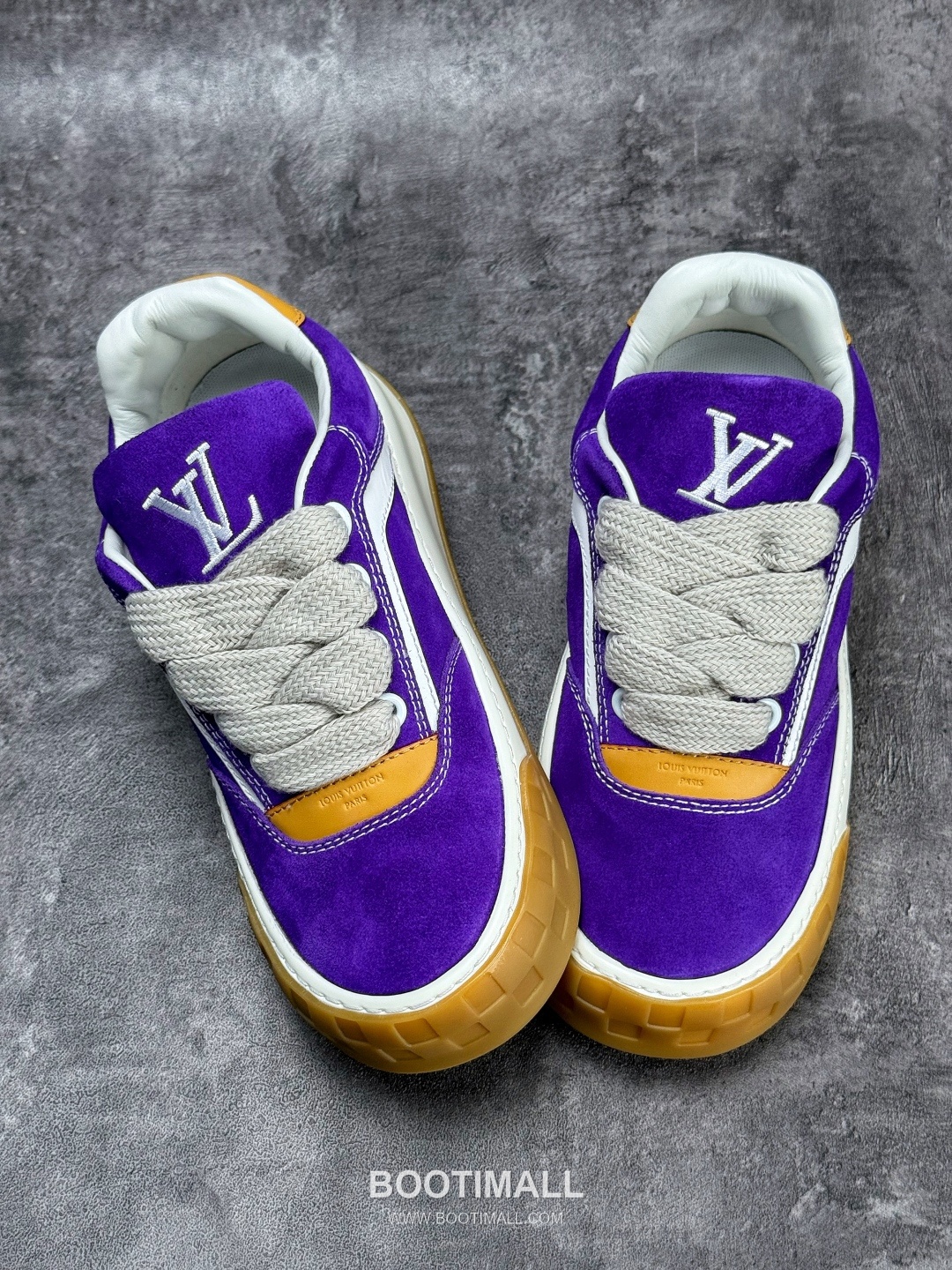 Louis Vuitton Tilted Monogram Denim Low Sneakers 루이비통 틸티드 모노그램 데님 로우 스니커즈

--- 2