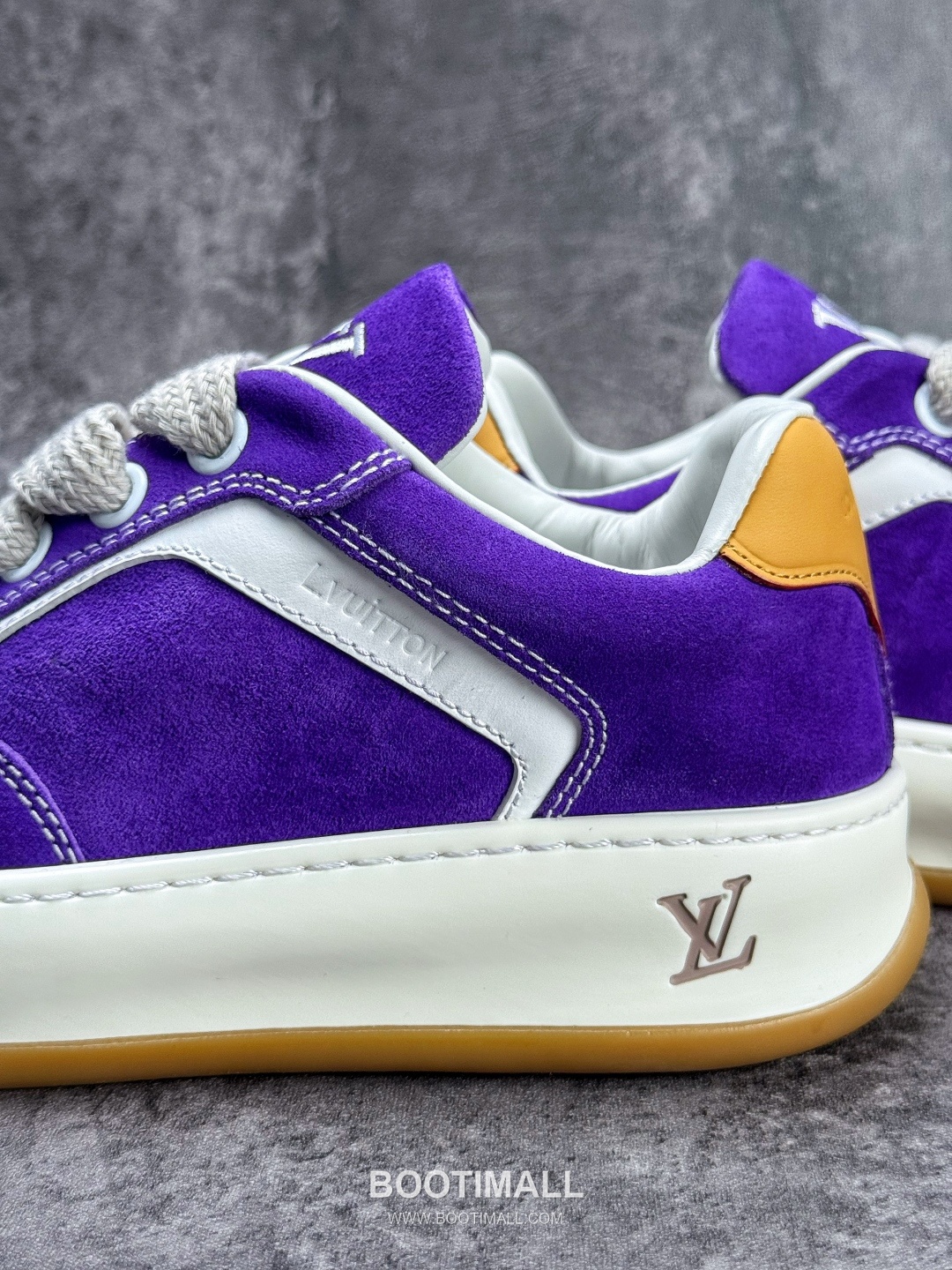Louis Vuitton Tilted Monogram Denim Low Sneakers 루이비통 틸티드 모노그램 데님 로우 스니커즈

--- 9