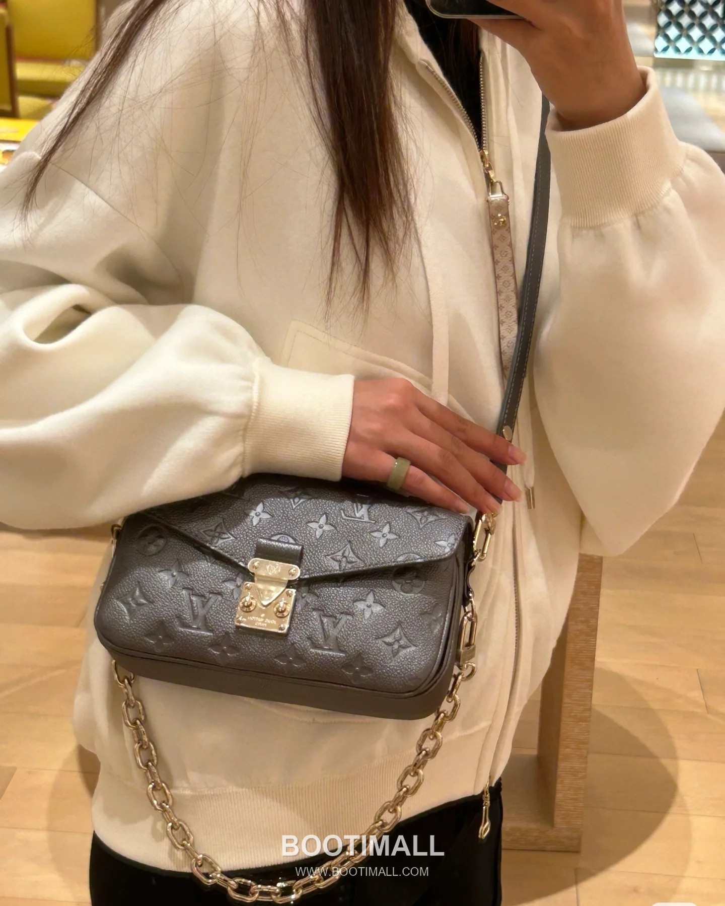 Louis Vuitton Pochette Métis East West M11998 Monogram Empreinte Leather Shoulder Bag 루이비통 포쉐트 메티스 이스트 웨스트 모노그램 앙프렝뜨 가죽 숄더백 21.5cm 6