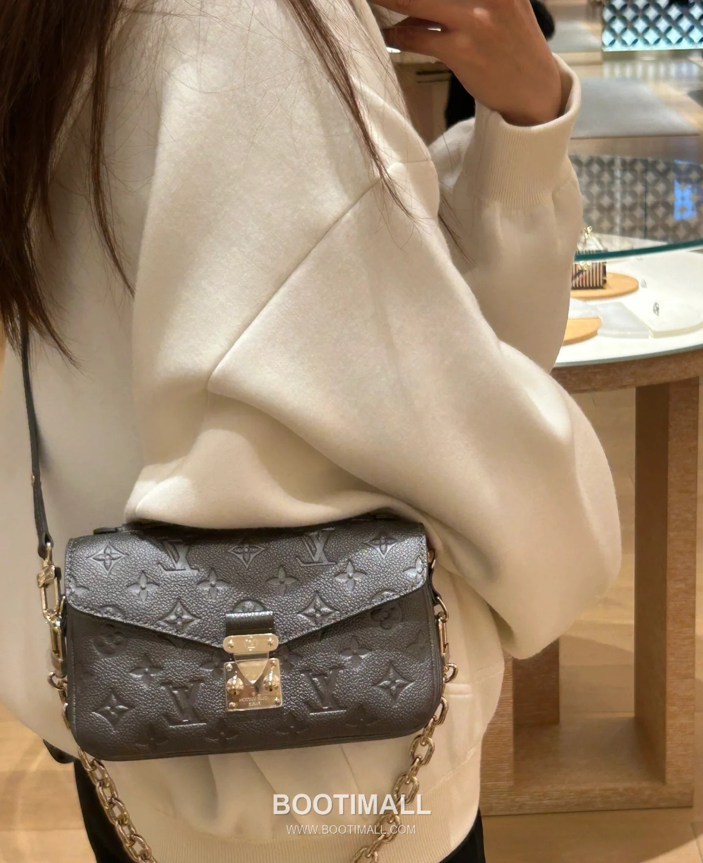Louis Vuitton Pochette Métis East West M11998 Monogram Empreinte Leather Shoulder Bag 루이비통 포쉐트 메티스 이스트 웨스트 모노그램 앙프렝뜨 가죽 숄더백 21.5cm 7
