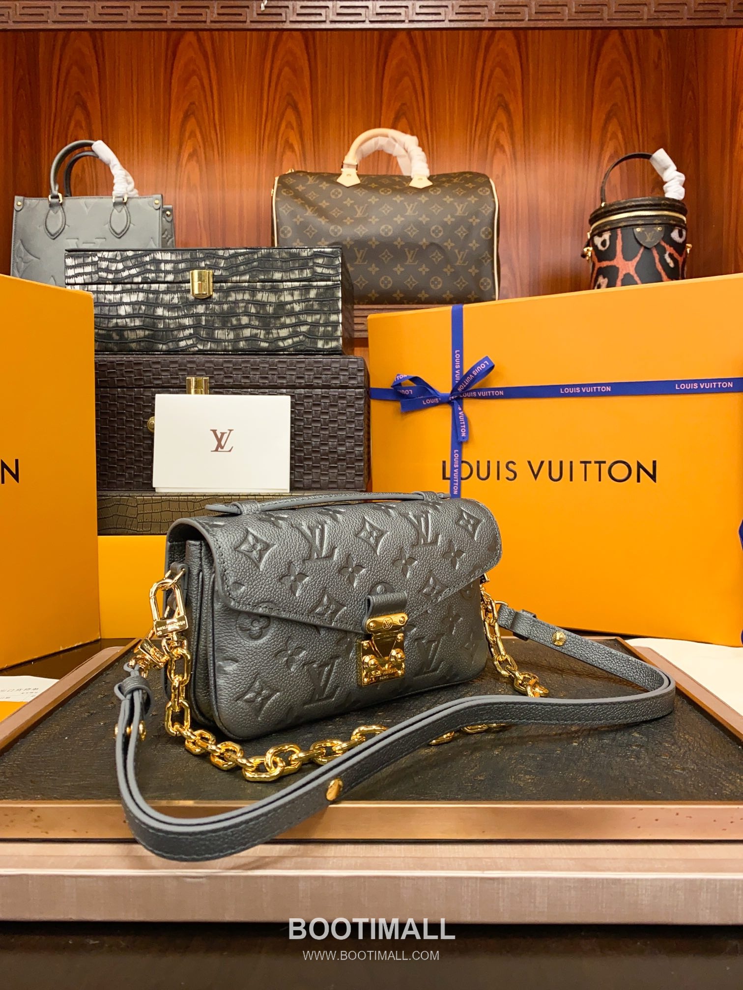Louis Vuitton Pochette Métis East West M11998 Monogram Empreinte Leather Shoulder Bag 루이비통 포쉐트 메티스 이스트 웨스트 모노그램 앙프렝뜨 가죽 숄더백 21.5cm 10