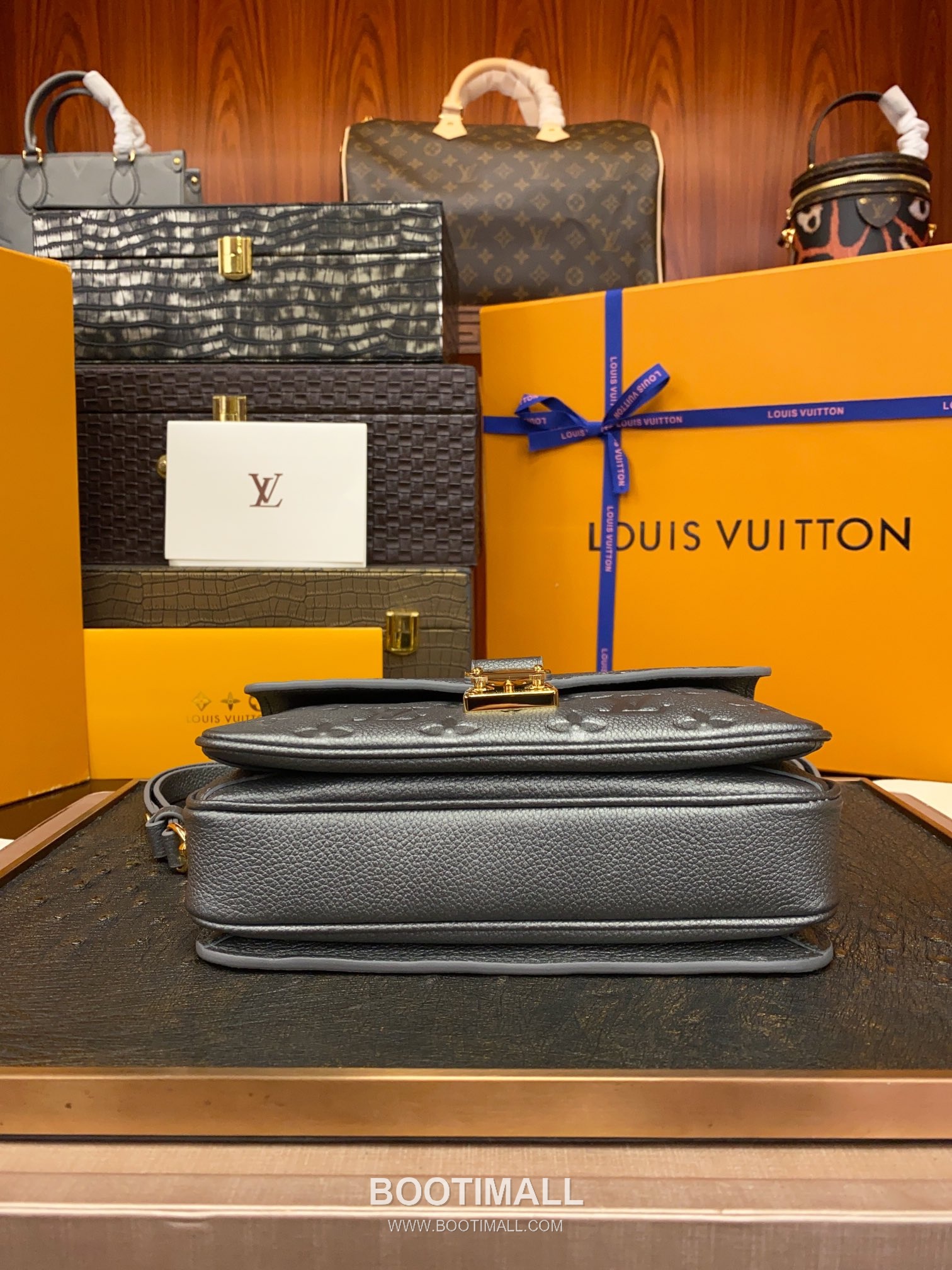 Louis Vuitton Pochette Métis East West M11998 Monogram Empreinte Leather Shoulder Bag 루이비통 포쉐트 메티스 이스트 웨스트 모노그램 앙프렝뜨 가죽 숄더백 21.5cm 13