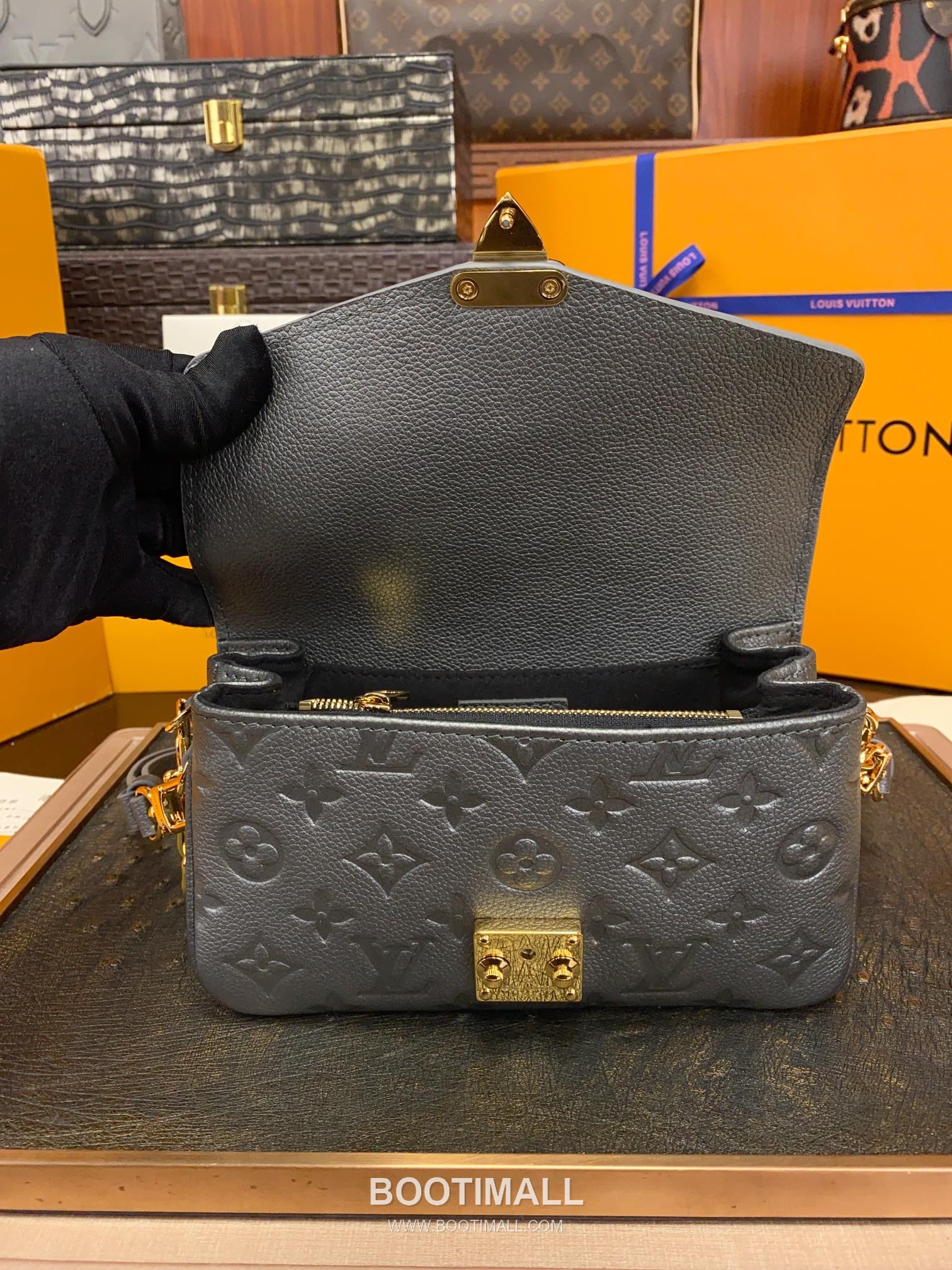 Louis Vuitton Pochette Métis East West M11998 Monogram Empreinte Leather Shoulder Bag 루이비통 포쉐트 메티스 이스트 웨스트 모노그램 앙프렝뜨 가죽 숄더백 21.5cm 15