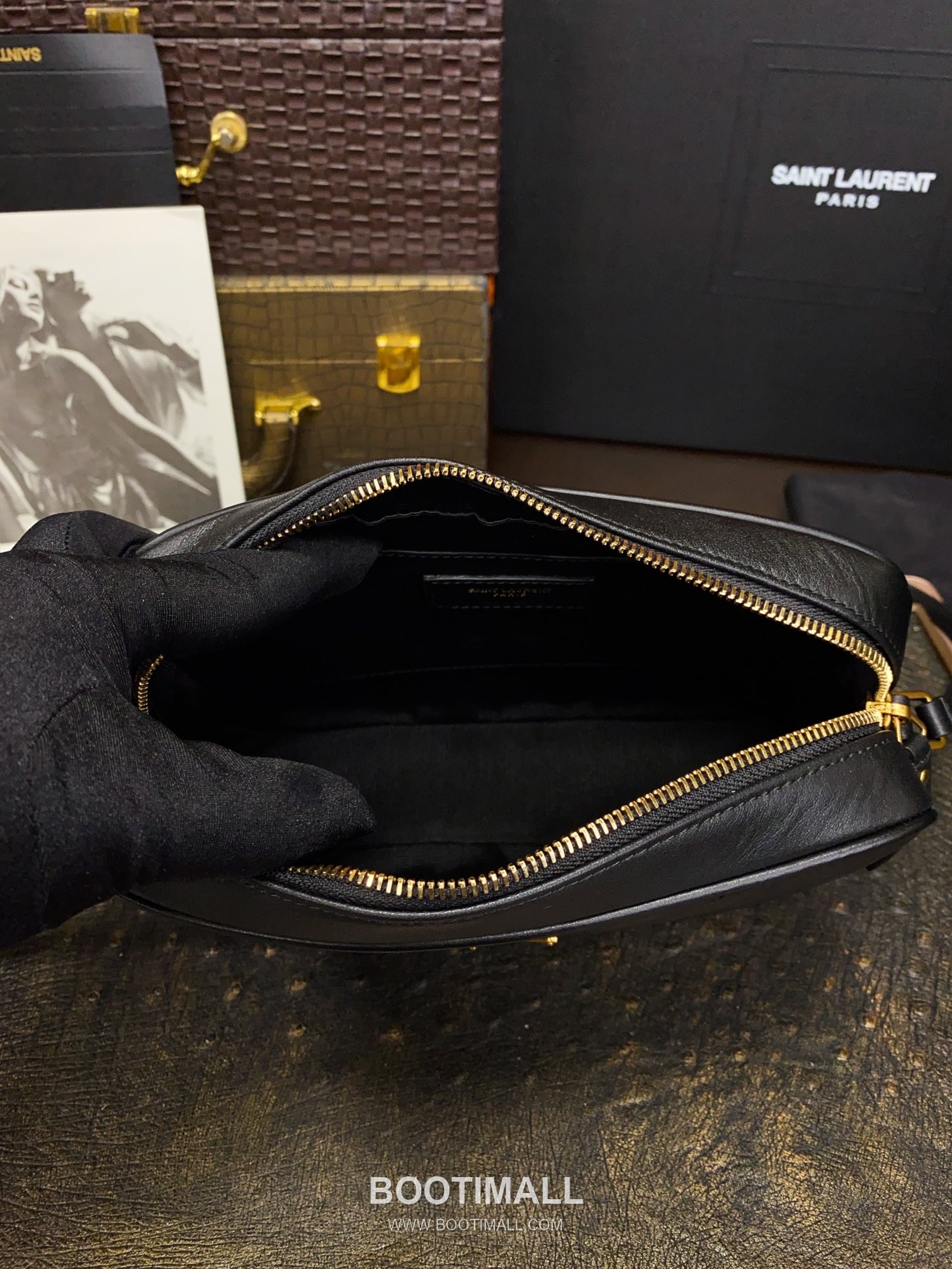 Saint Laurent Lou Camera Bag Calfskin Leather Shoulder Bag 생로랑 루 카메라백 카프스킨 가죽 숄더백 23cm 17