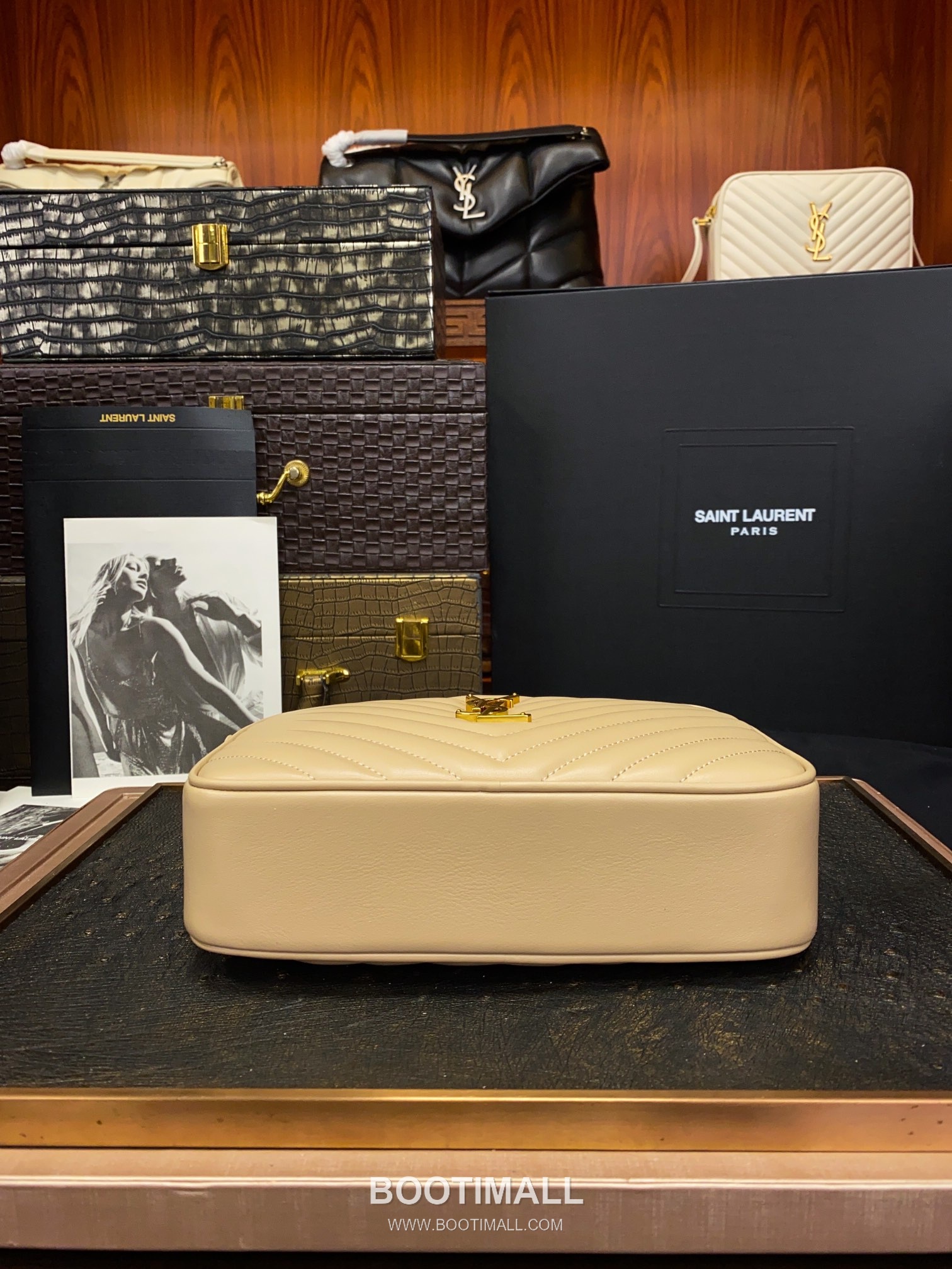 Saint Laurent Lou Camera Bag Calfskin Leather Shoulder Bag 생로랑 루 카메라백 카프스킨 가죽 숄더백 23cm 4