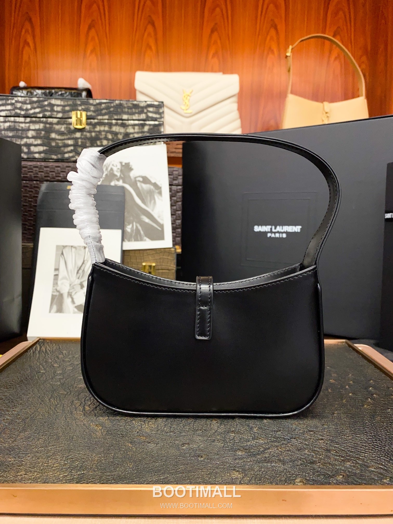 Saint Laurent Mini Shoulder Bag 710318 Calfskin Leather Underarm Bag 생로랑 미니 숄더백 카프스킨 가죽 언더암백 19cm 5