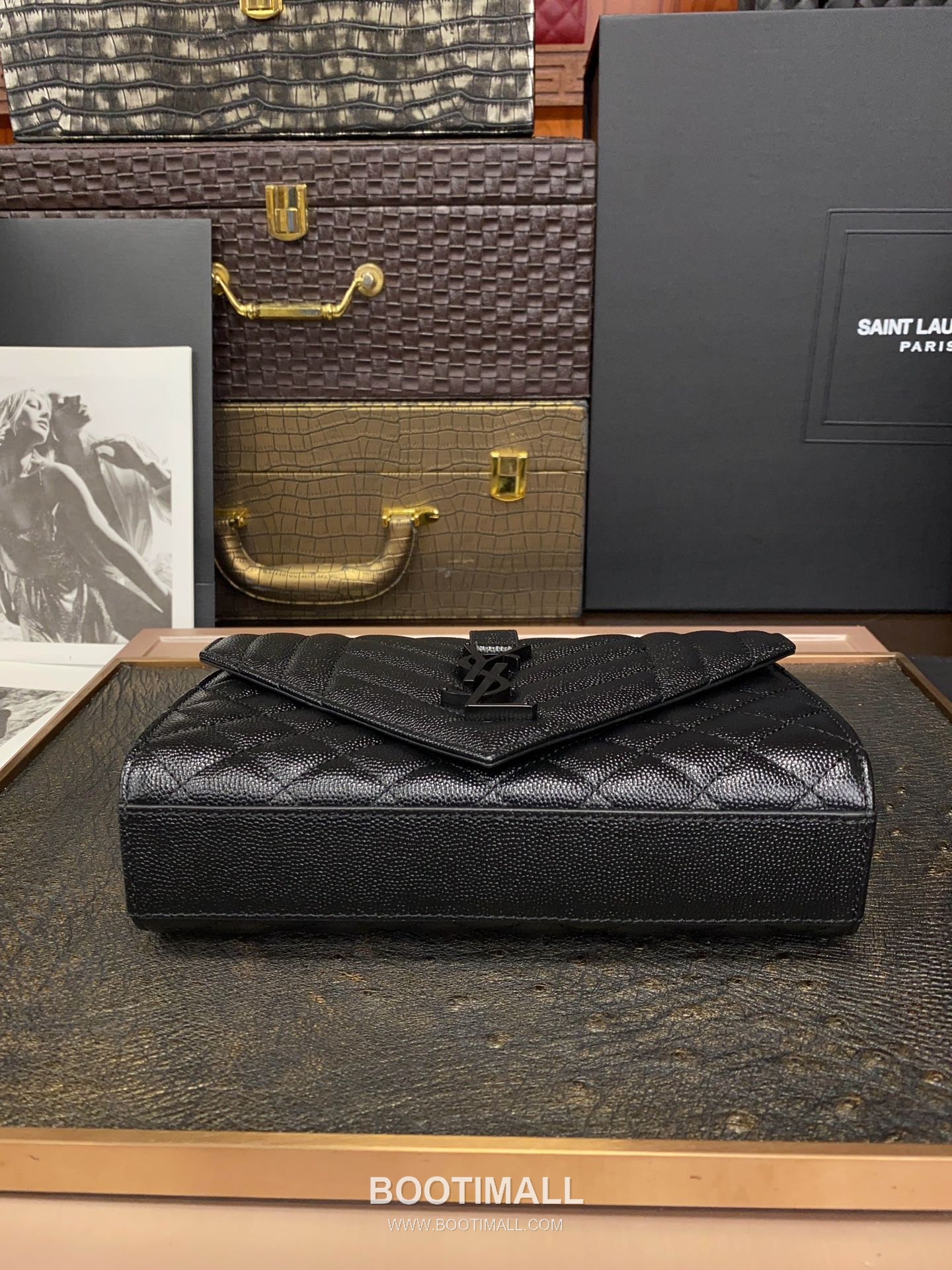 Saint Laurent Envelope Small 526286 Grained Calfskin Quilted Chain Bag 생로랑 엔벨로프 스몰 그레인 카프스킨 퀼팅 체인백 21cm 4