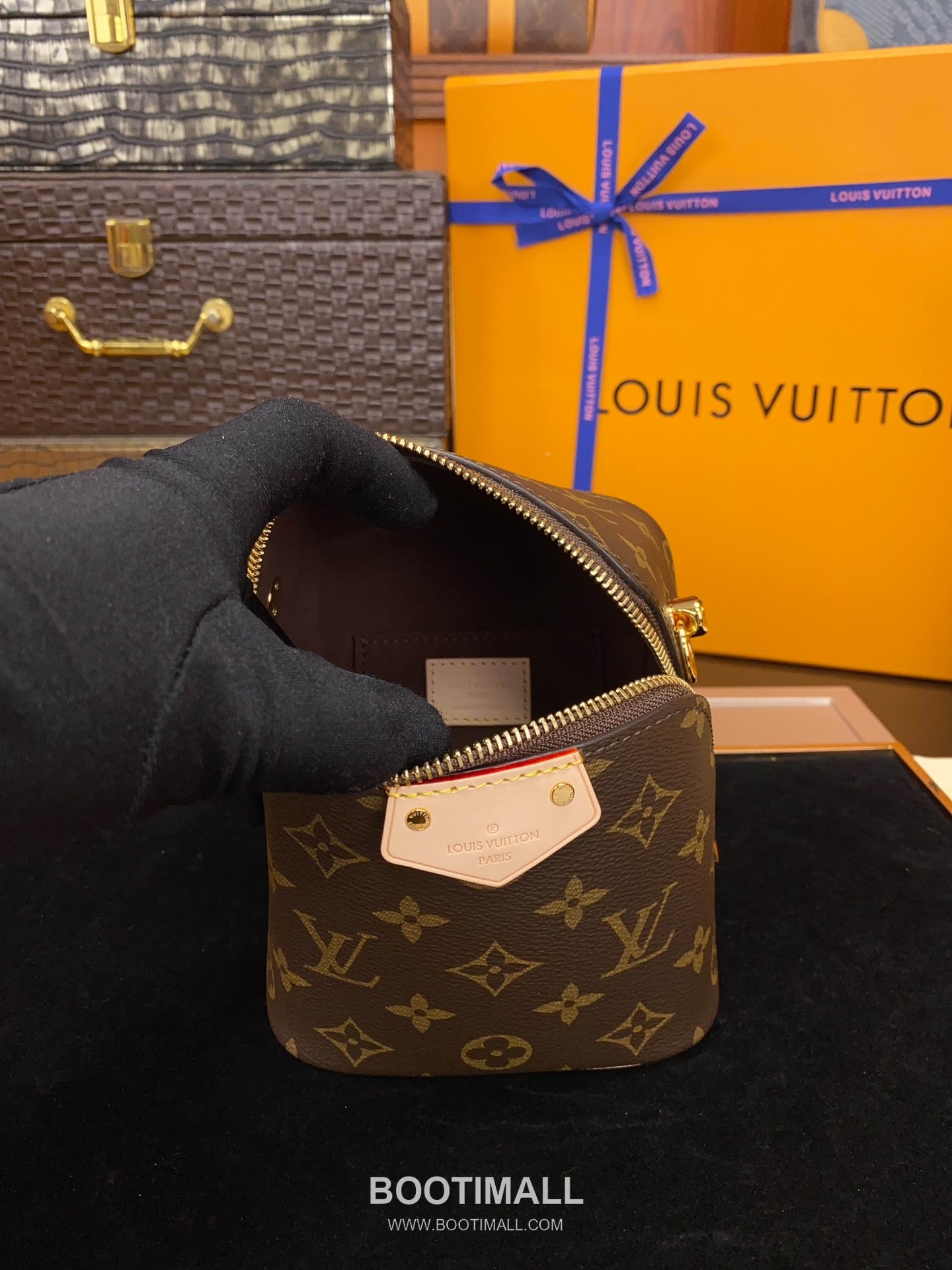 Louis Vuitton Just In Case Bag M47096 Monogram Canvas Leather Trim Mini Bag 루이비통 저스트 인 케이스 모노그램 캔버스 레더 트림 미니백 14cm 14