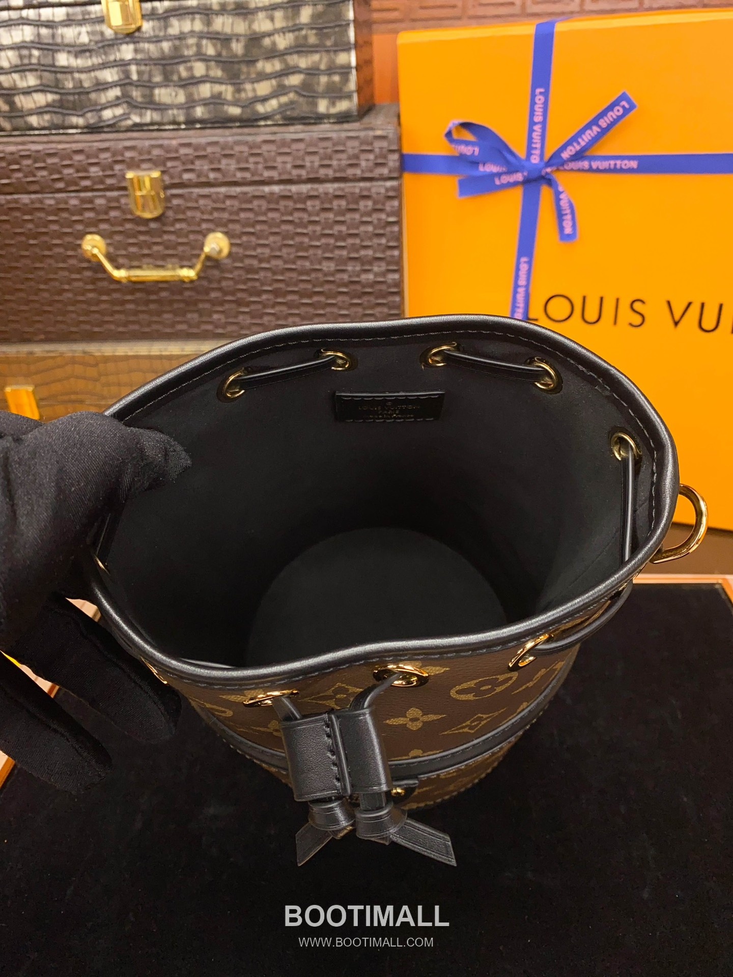 Louis Vuitton Canoé Bag M83480 Monogram Canvas Bucket Bag 루이비통 카노에 모노그램 캔버스 버킷백 20.5cm 10