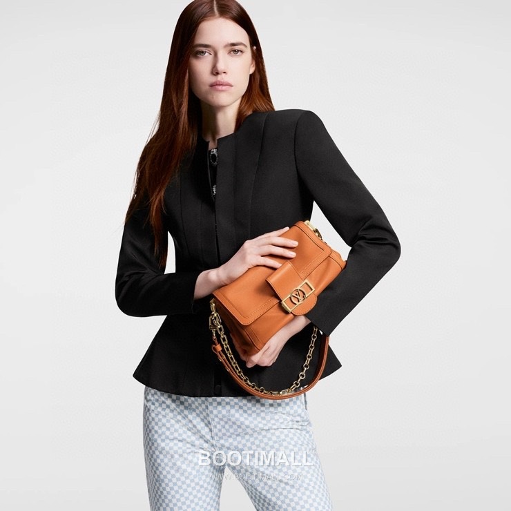 Louis Vuitton Dauphine Soft MM Calfskin Leather Shoulder Bag 루이비통 도핀 소프트 MM 카프스킨 가죽 숄더백 24cm 10