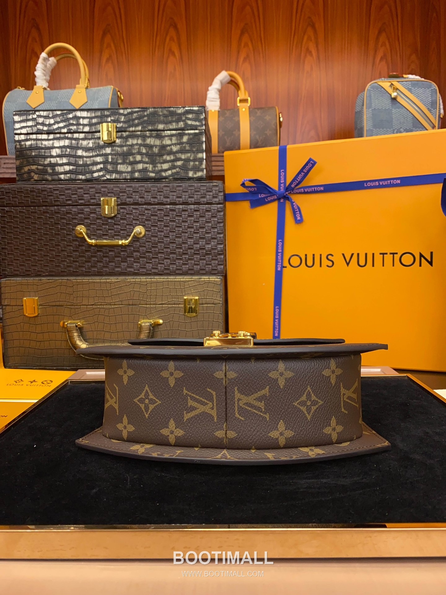 Louis Vuitton Tilsitt Bag M46548 Monogram Canvas Reverse Bag 루이비통 틸싯 모노그램 캔버스 리버스 백 24cm 9