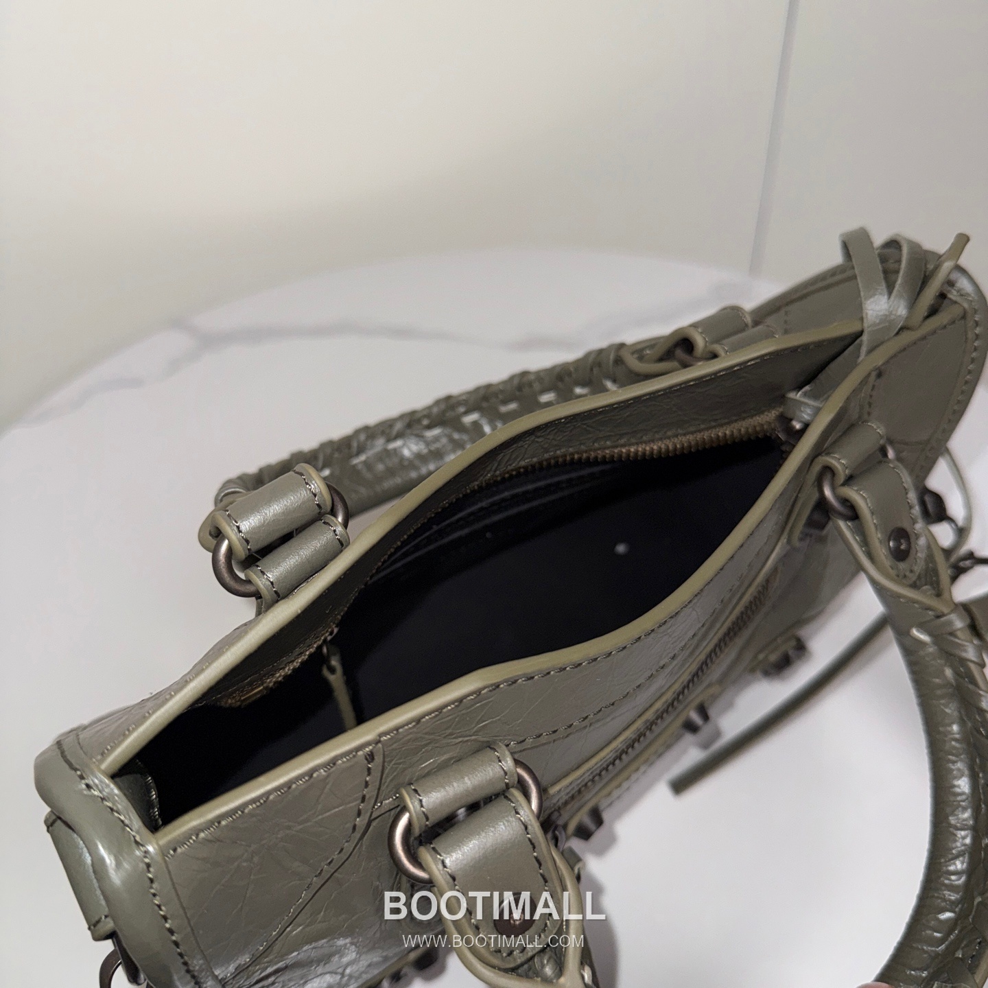 Balenciaga Le City Cracked Lambskin Small Motorcycle Bag B0078 발렌시아가 르 시티 크랙 램스킨 스몰 모터사이클 숄더백 24cm 8