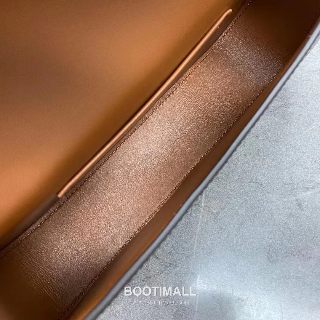 Celine Teen Lola Triomphe Leather Flap Shoulder Bag 119533 셀린느 틴 롤라 트리옴프 레더 플랩 숄더백 22.5cm 6