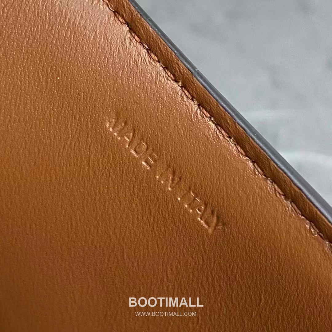 Celine Teen Lola Triomphe Leather Flap Shoulder Bag 119533 셀린느 틴 롤라 트리옴프 레더 플랩 숄더백 22.5cm 7