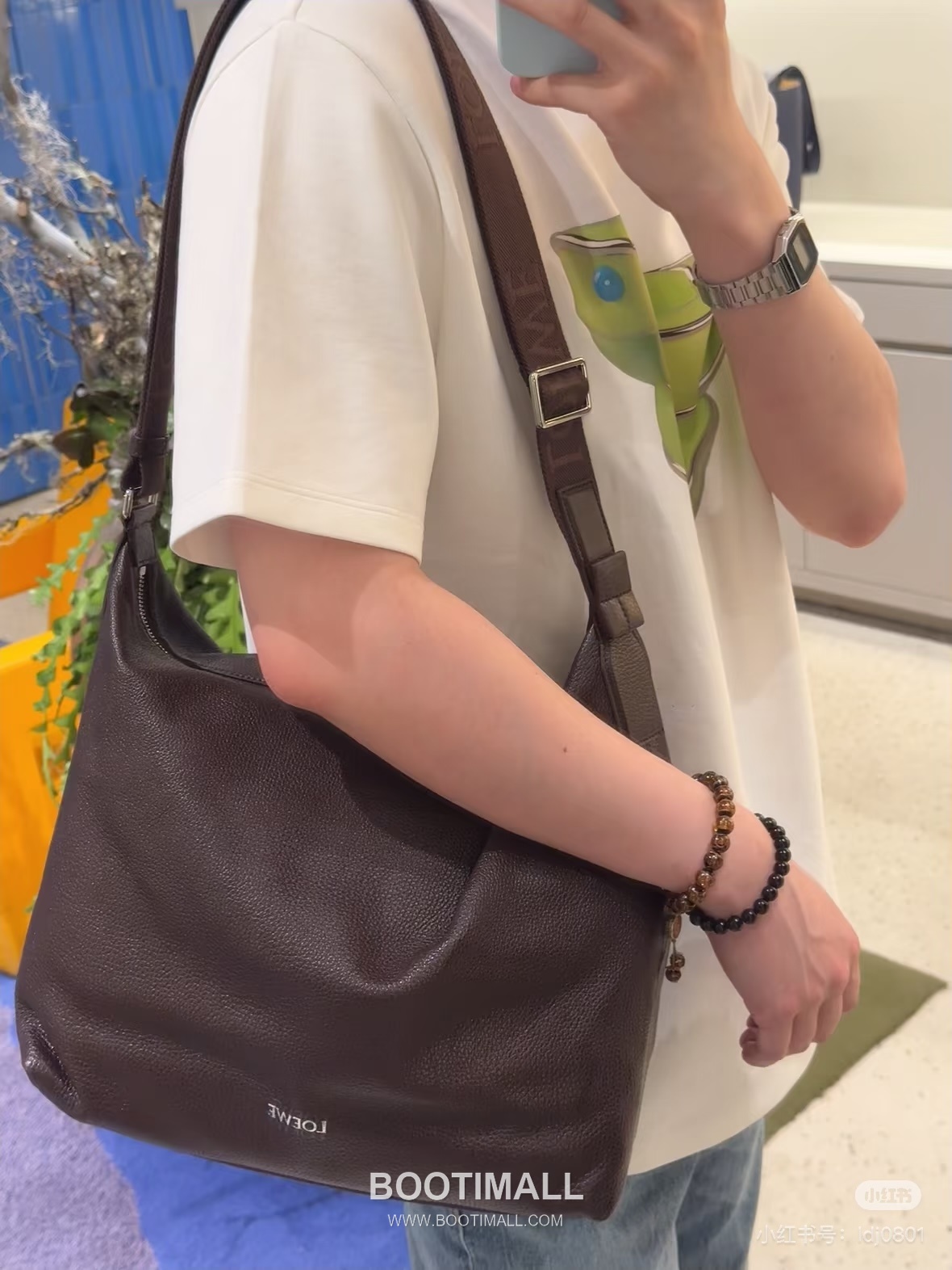 Loewe Cubi Grained Calfskin Leather Crossbody Bag 2201 로에베 큐비 그레인 카프스킨 레더 크로스 숄더백 44cm 3