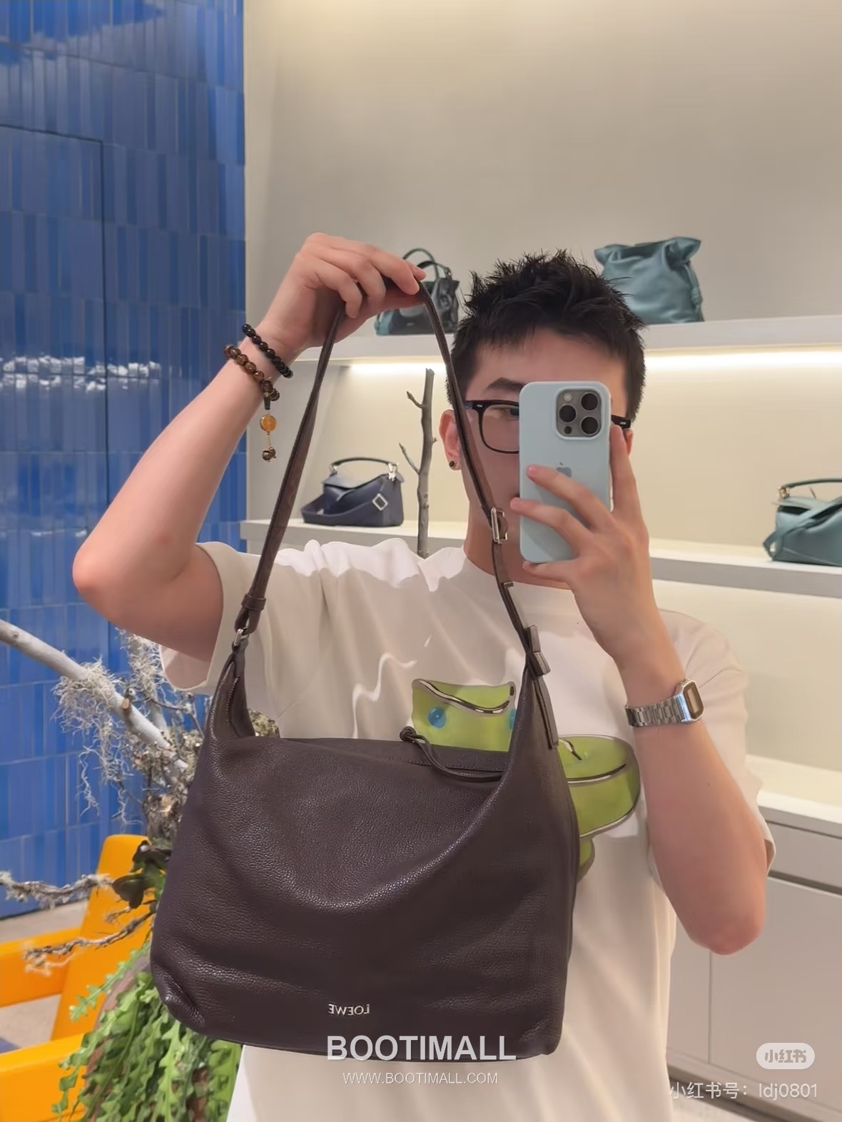 Loewe Cubi Grained Calfskin Leather Crossbody Bag 2201 로에베 큐비 그레인 카프스킨 레더 크로스 숄더백 44cm 4