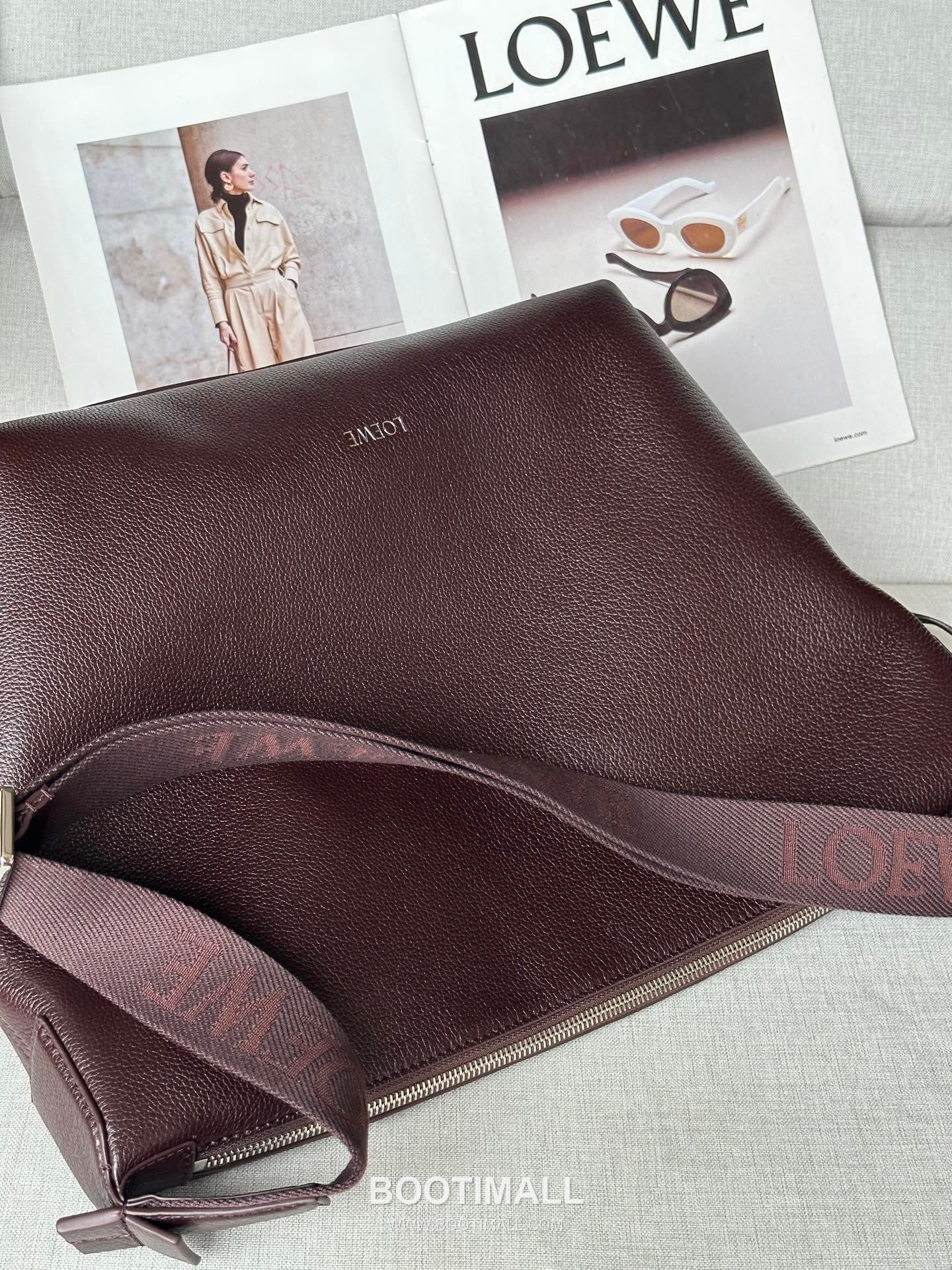 Loewe Cubi Grained Calfskin Leather Crossbody Bag 2201 로에베 큐비 그레인 카프스킨 레더 크로스 숄더백 44cm 11