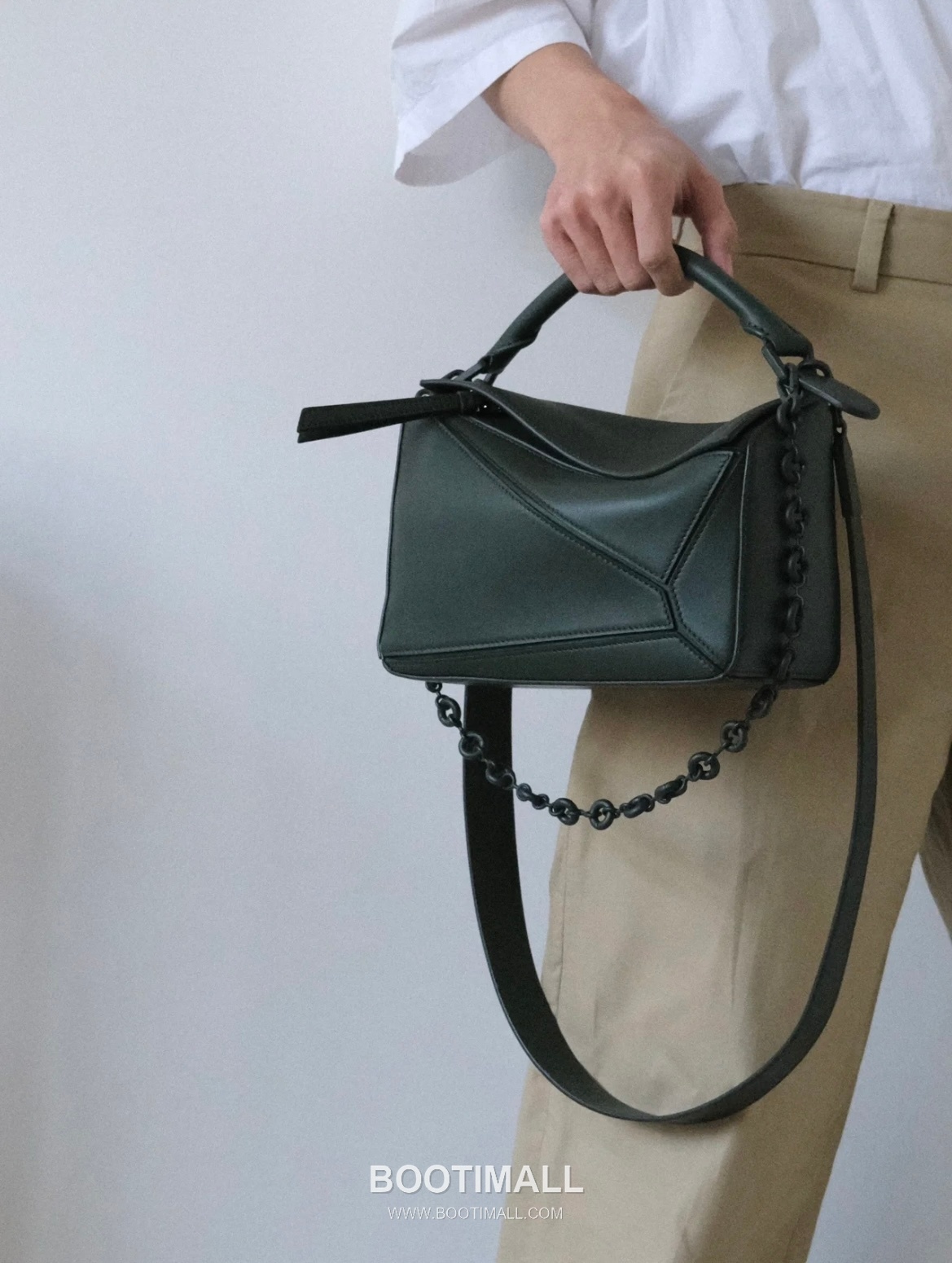 Loewe Puzzle Satin Calfskin Leather Shoulder Bag ID10172 B 로에베 퍼즐 새틴 카프스킨 레더 숄더 크로스백 24cm 1