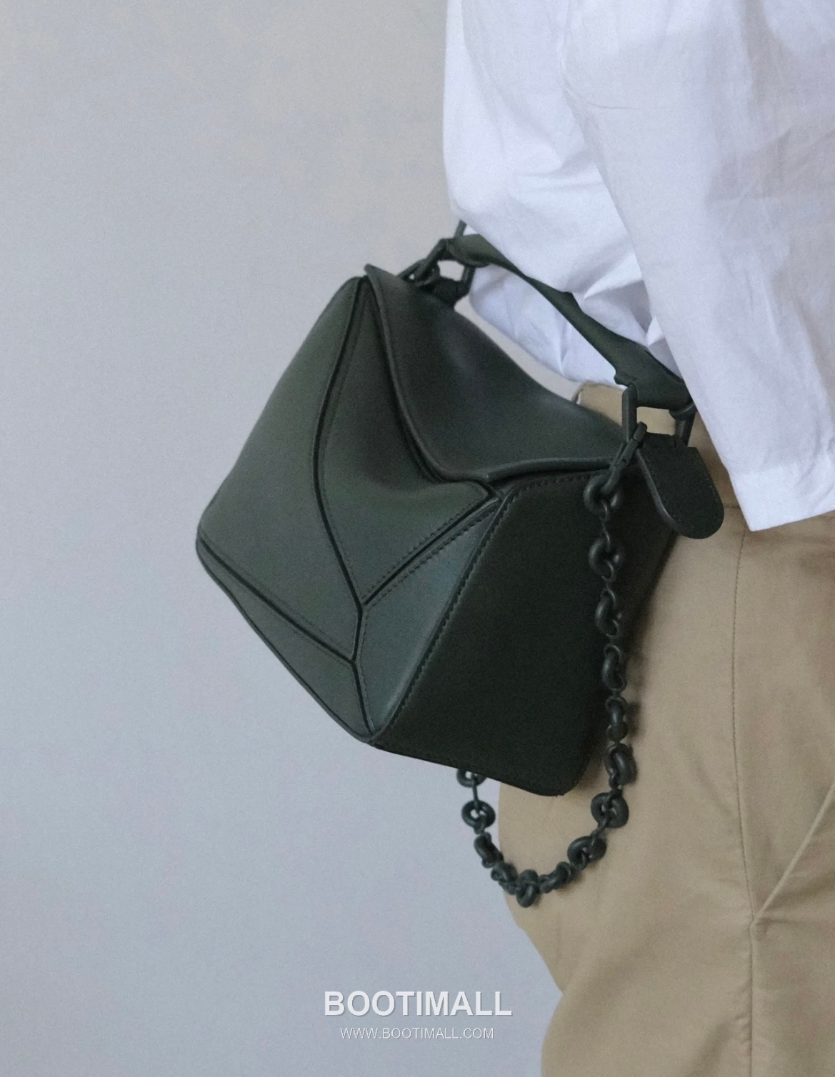 Loewe Puzzle Satin Calfskin Leather Shoulder Bag ID10172 B 로에베 퍼즐 새틴 카프스킨 레더 숄더 크로스백 24cm 2