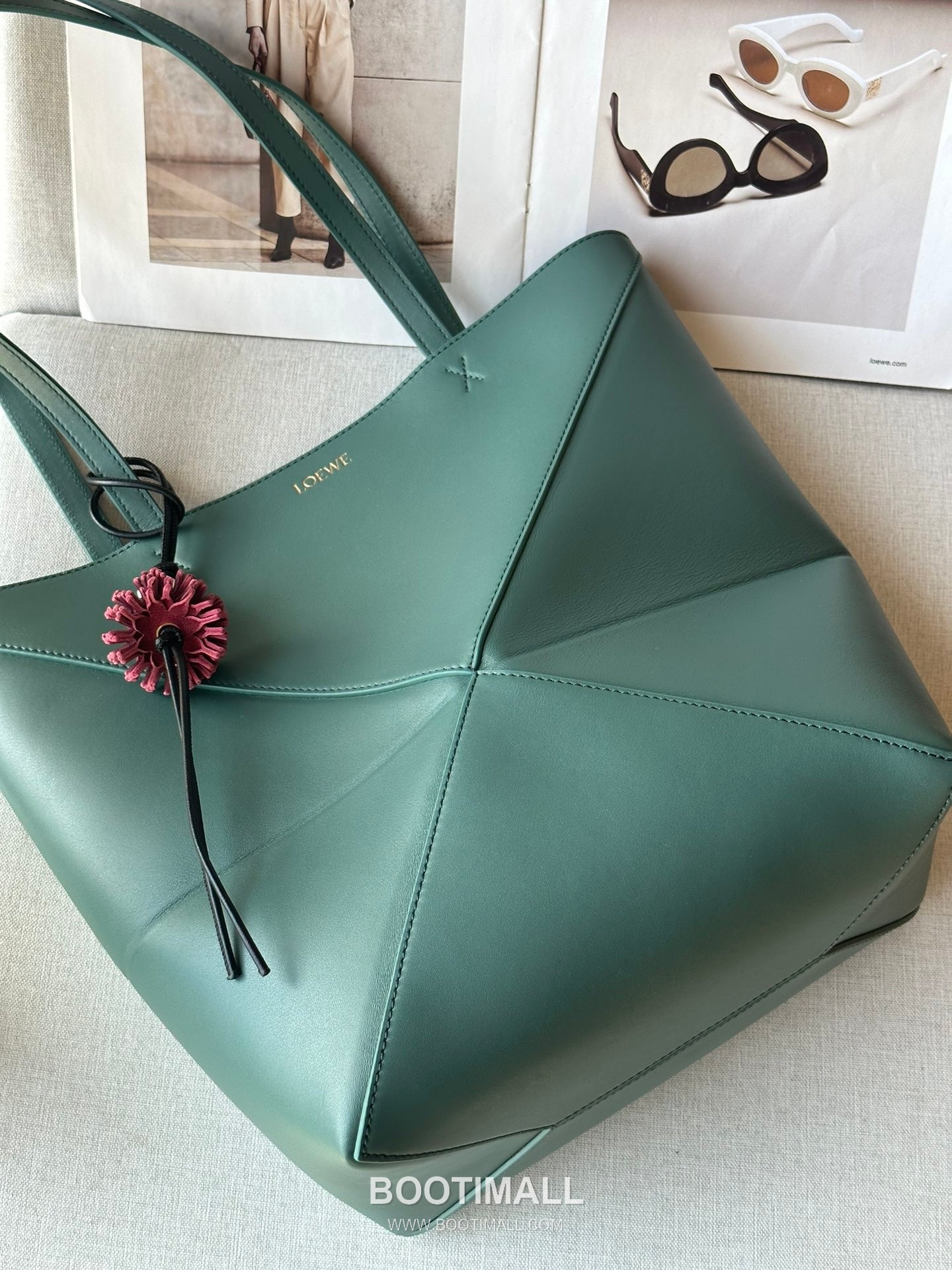 Loewe Puzzle Fold Glossy Calfskin Leather Small Tote Bag 1762 로에베 퍼즐 폴드 글로시 카프스킨 스몰 토트백 31.5cm 4