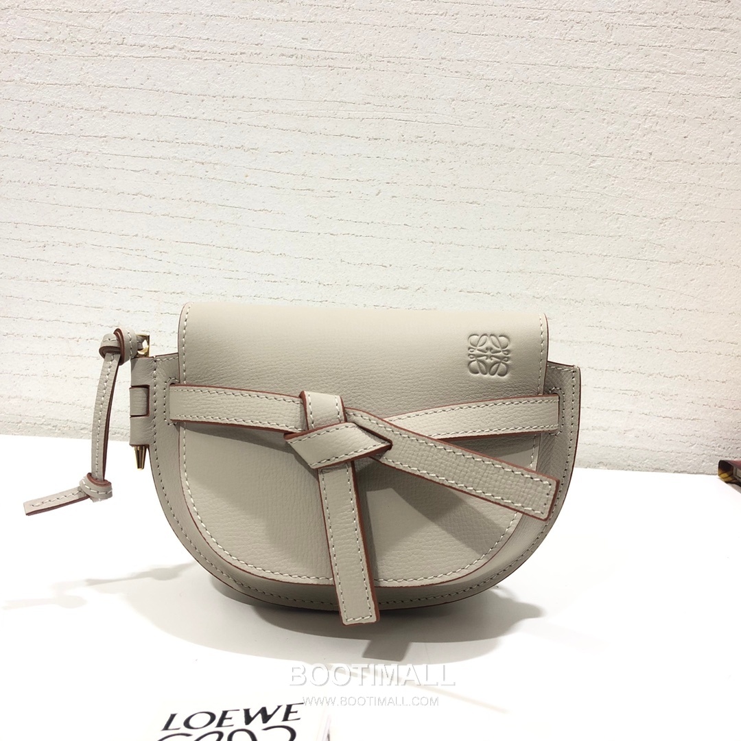 Loewe Mini Gate Dual Pebbled Calfskin Leather Shoulder Bag 89020 로에베 미니 게이트 듀얼 페블드 카프스킨 숄더 크로스백 21cm 8