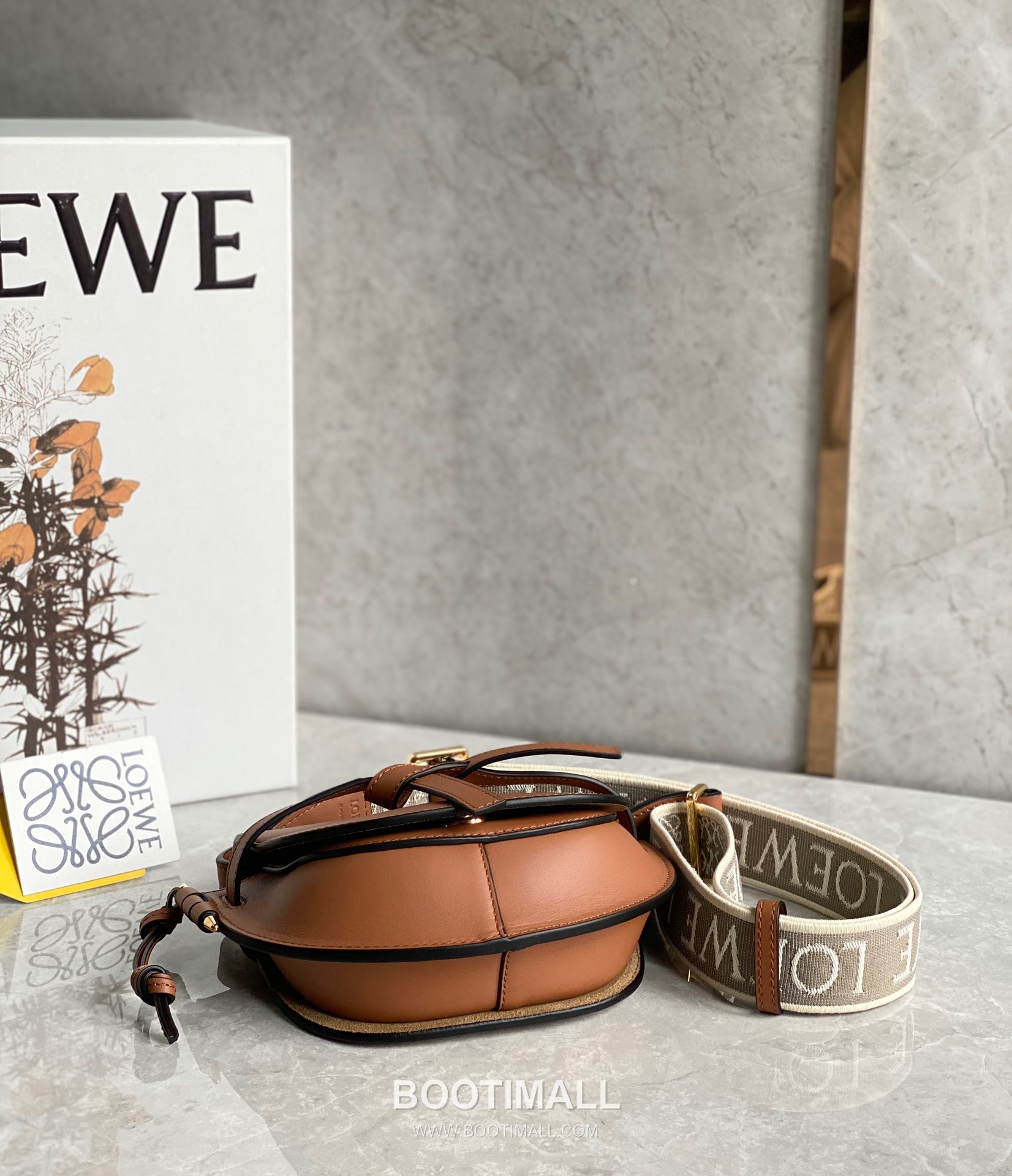 Loewe Mini Gate Dual Calfskin Leather Embroidered Strap Shoulder Bag 10121 로에베 미니 게이트 듀얼 카프스킨 자수 스트랩 숄더 크로스백 21cm 11