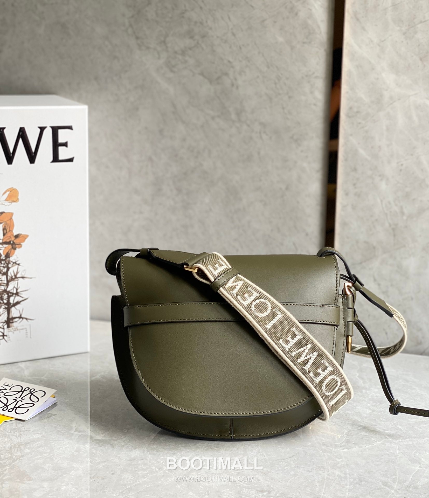 Loewe Gate Dual Calfskin Leather Embroidered Strap Shoulder Bag 10183 로에베 게이트 듀얼 카프스킨 자수 스트랩 숄더 크로스백 25cm 3