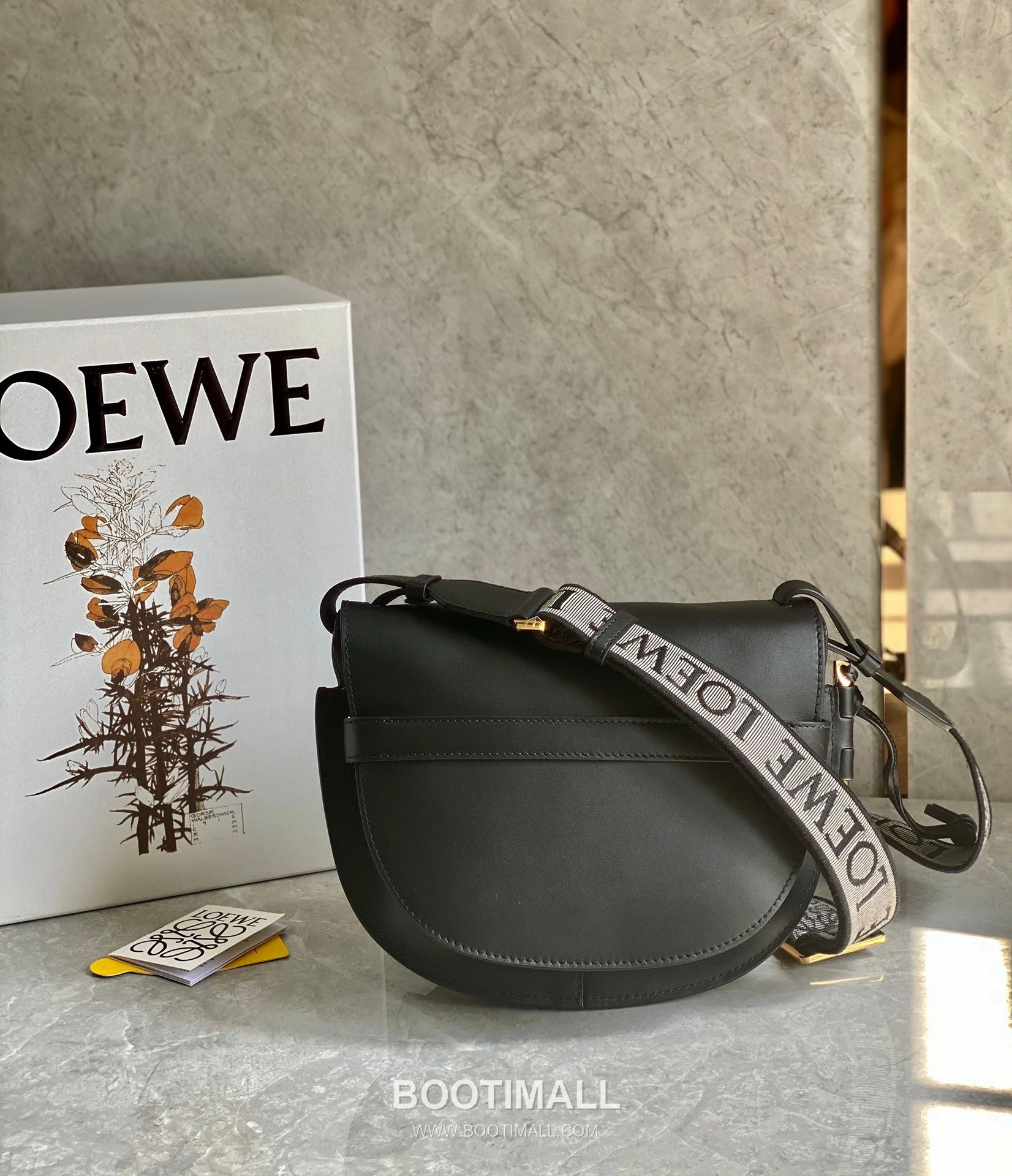 Loewe Gate Dual Calfskin Leather Embroidered Strap Shoulder Bag 10183 로에베 게이트 듀얼 카프스킨 자수 스트랩 숄더 크로스백 25cm 2