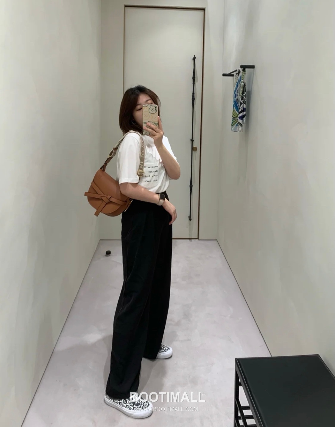 Loewe Gate Dual Calfskin Leather Embroidered Strap Shoulder Bag 10183 로에베 게이트 듀얼 카프스킨 자수 스트랩 숄더 크로스백 25cm 3