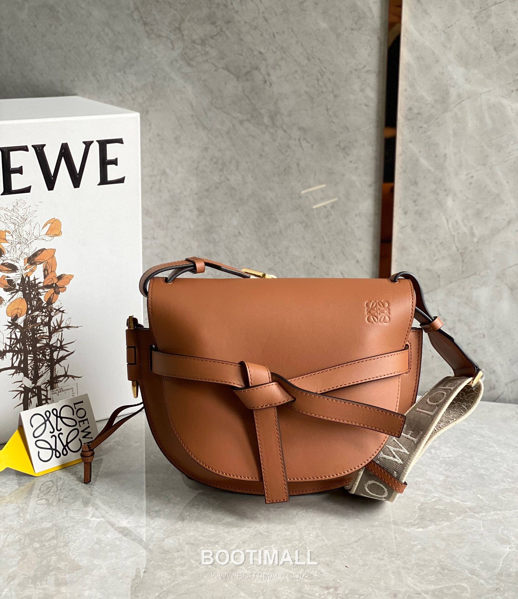 Loewe Gate Dual Calfskin Leather Embroidered Strap Shoulder Bag 10183 로에베 게이트 듀얼 카프스킨 자수 스트랩 숄더 크로스백 25cm 5