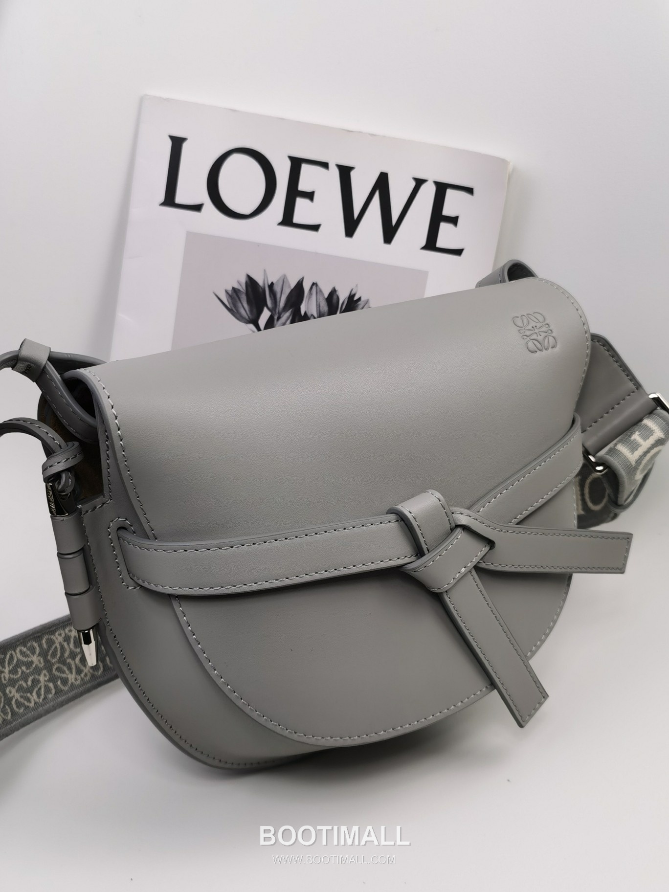Loewe Gate Dual Calfskin Leather Embroidered Strap Shoulder Bag 10183 로에베 게이트 듀얼 카프스킨 자수 스트랩 숄더 크로스백 25cm 2
