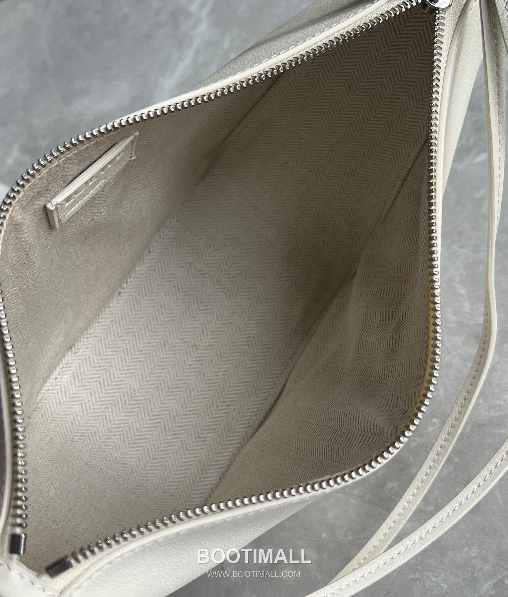 Loewe Hammock Calfskin Leather Hobo Shoulder Bag 263317 로에베 해먹 카프스킨 레더 호보 숄더 크로스백 28cm 15
