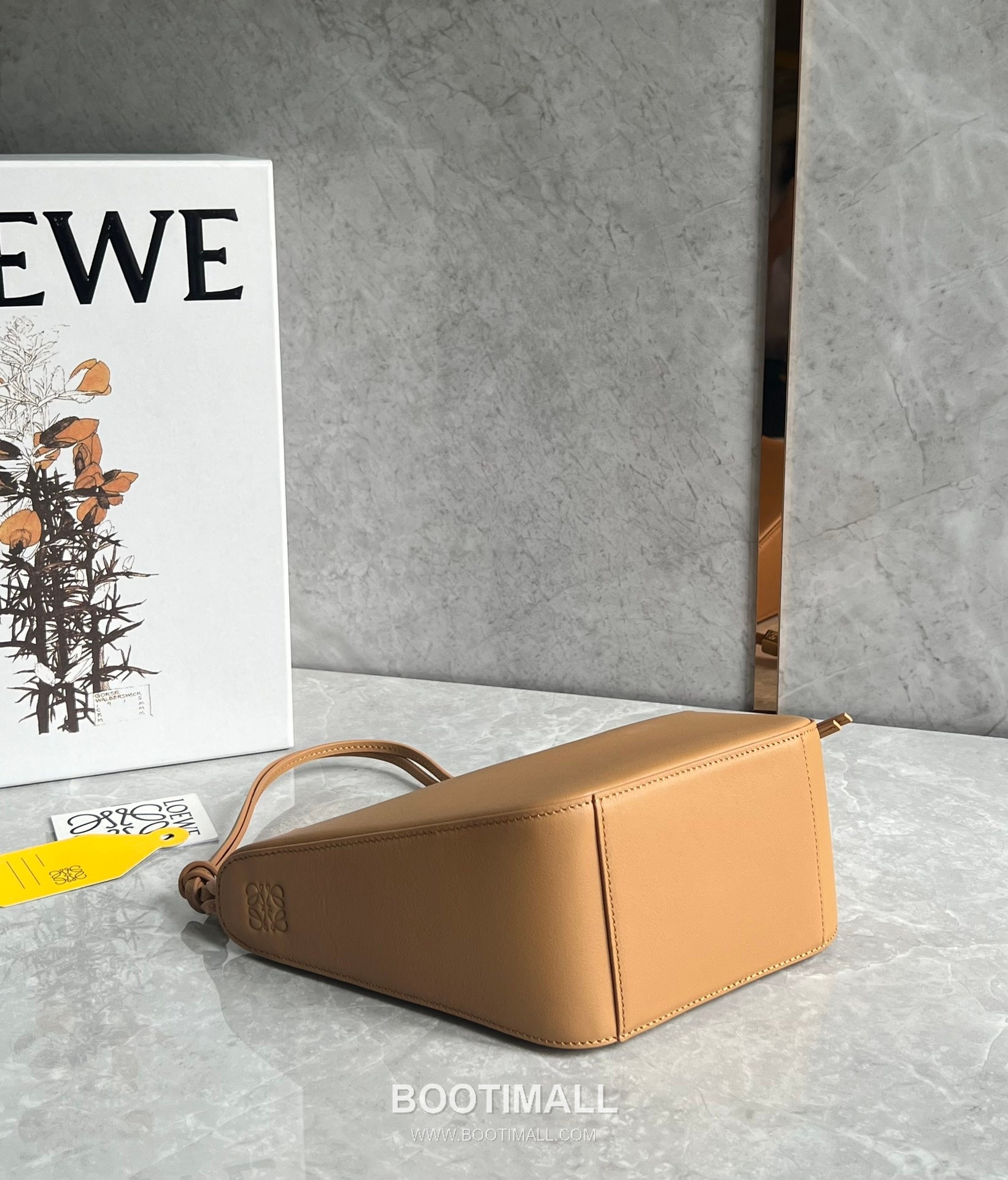 Loewe Hammock Calfskin Leather Hobo Shoulder Bag 263317 로에베 해먹 카프스킨 레더 호보 숄더 크로스백 28cm 6