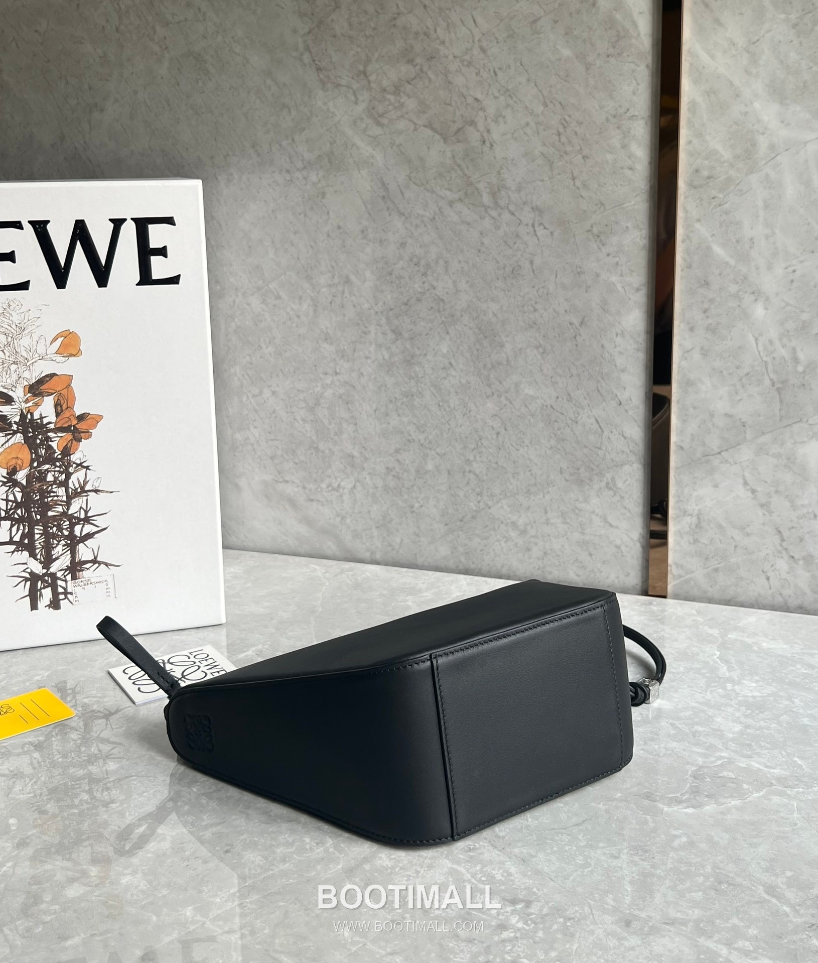 Loewe Hammock Calfskin Leather Hobo Shoulder Bag 263317 로에베 해먹 카프스킨 레더 호보 숄더 크로스백 28cm 5