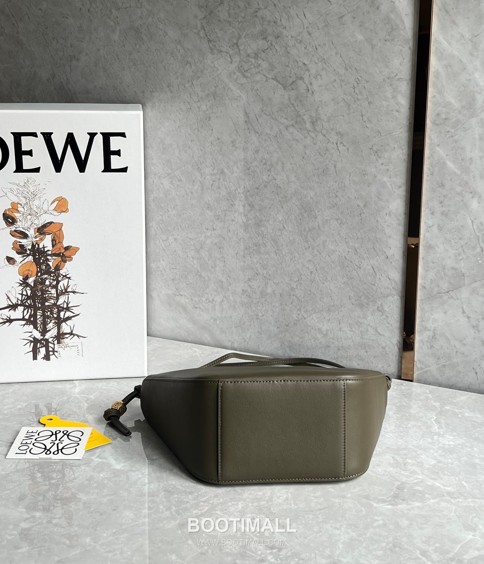 Loewe Hammock Calfskin Leather Hobo Shoulder Bag 263317 로에베 해먹 카프스킨 레더 호보 숄더 크로스백 28cm 6