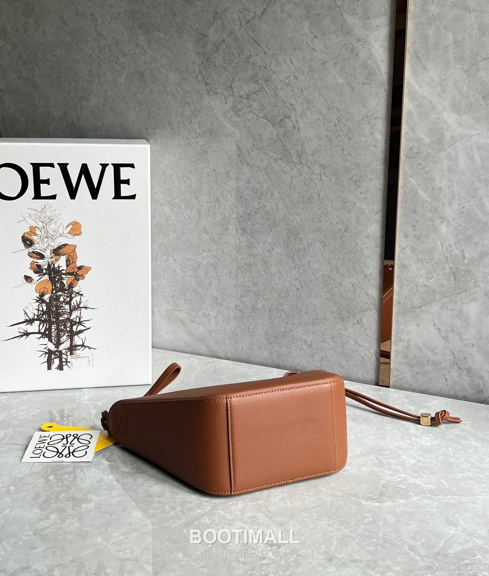 Loewe Hammock Calfskin Leather Hobo Shoulder Bag 263317 로에베 해먹 카프스킨 레더 호보 숄더 크로스백 28cm 8